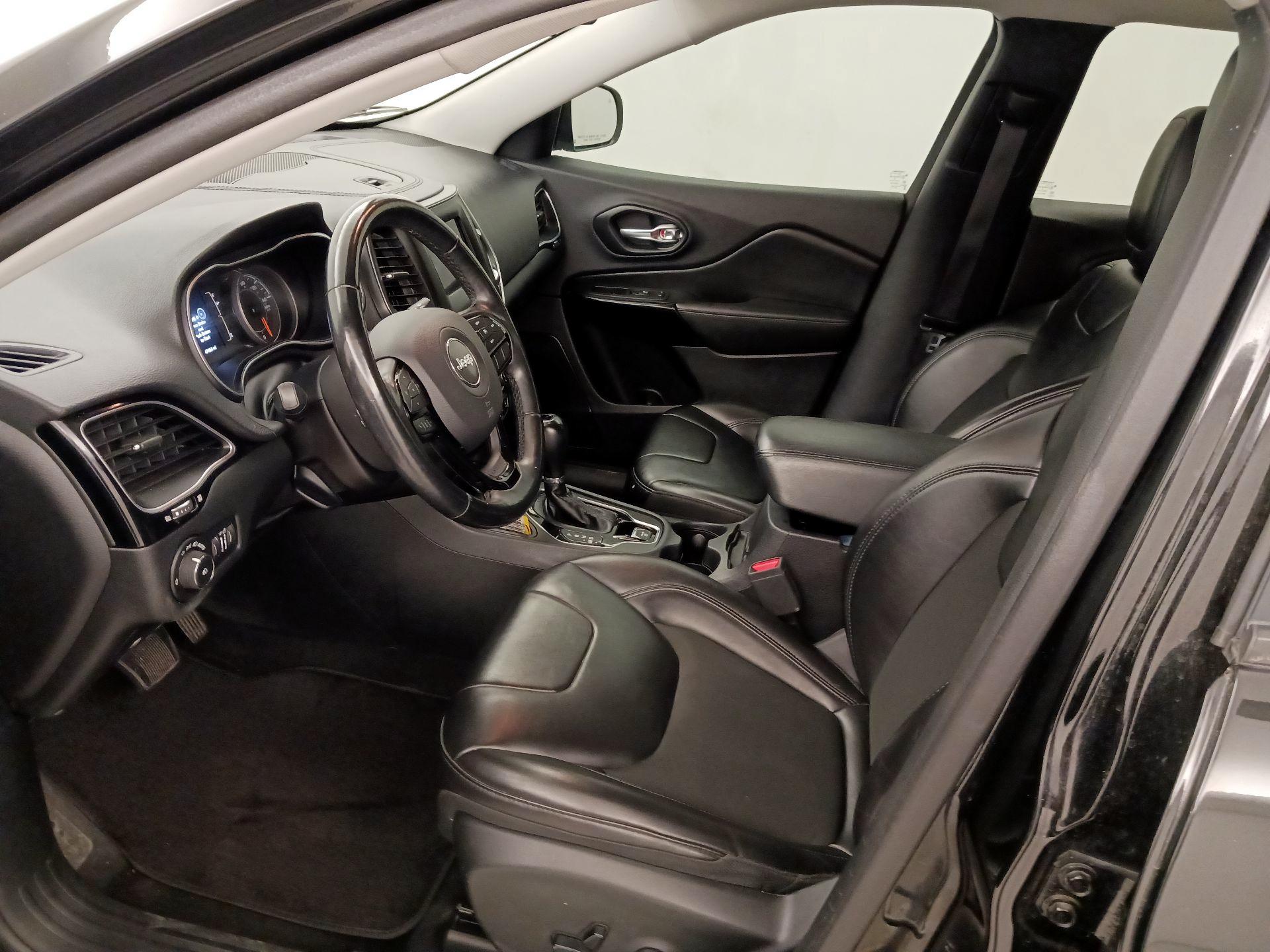 Thumbnail: 2020 Jeep Cherokee - 11