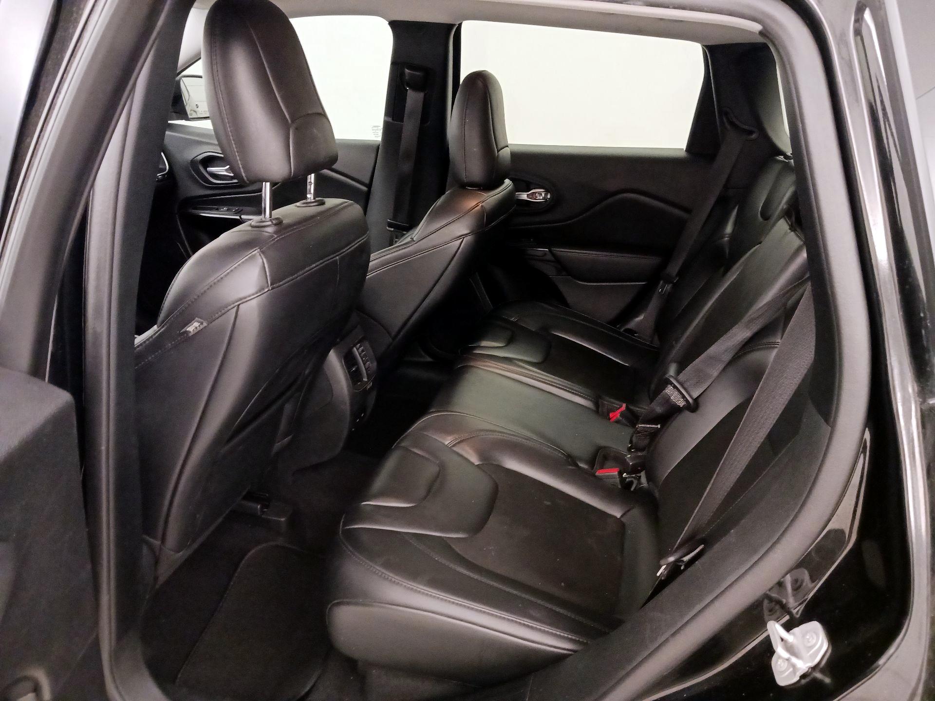 Thumbnail: 2020 Jeep Cherokee - 19
