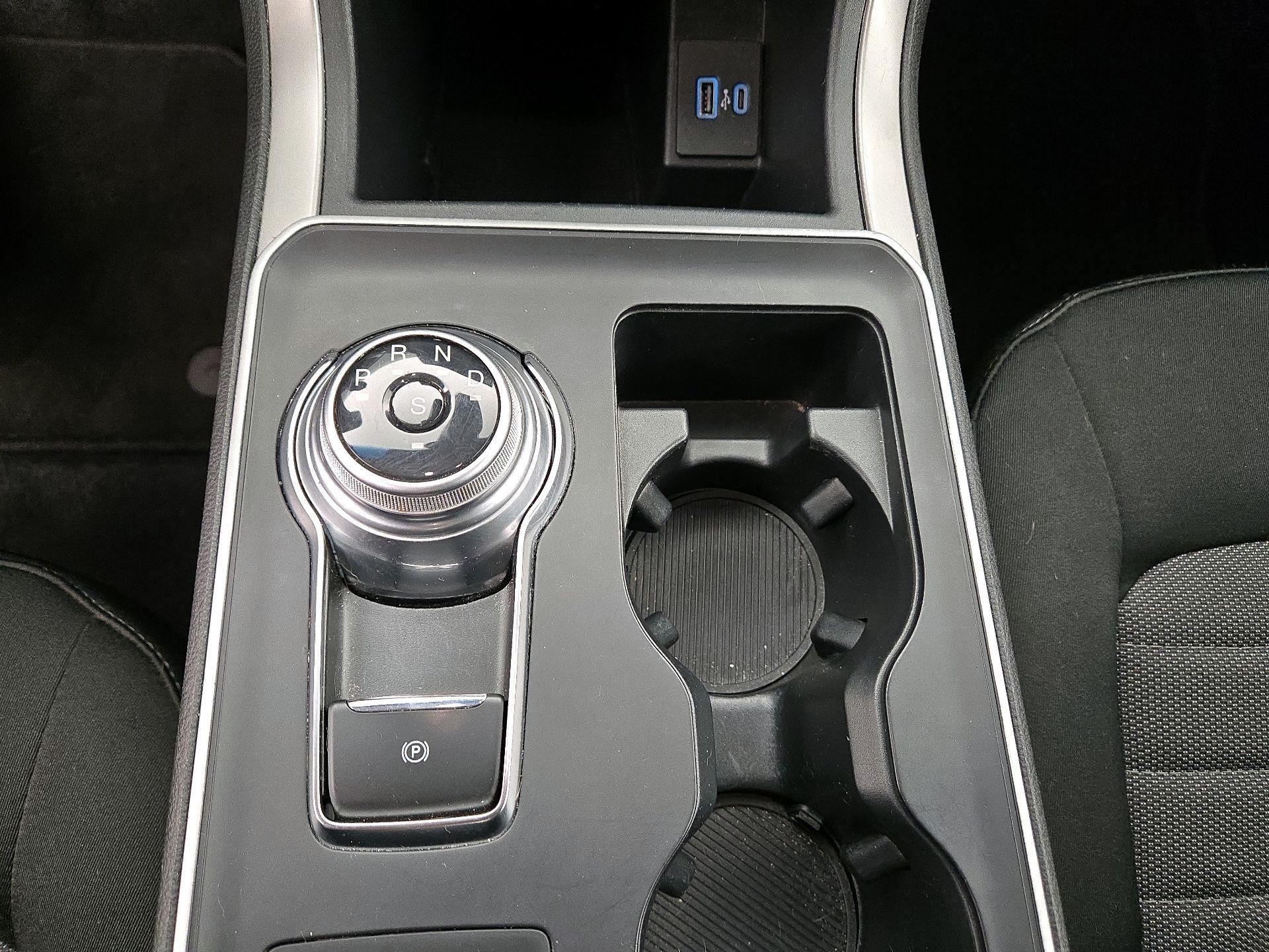 Thumbnail: 2021 Ford Edge - 17