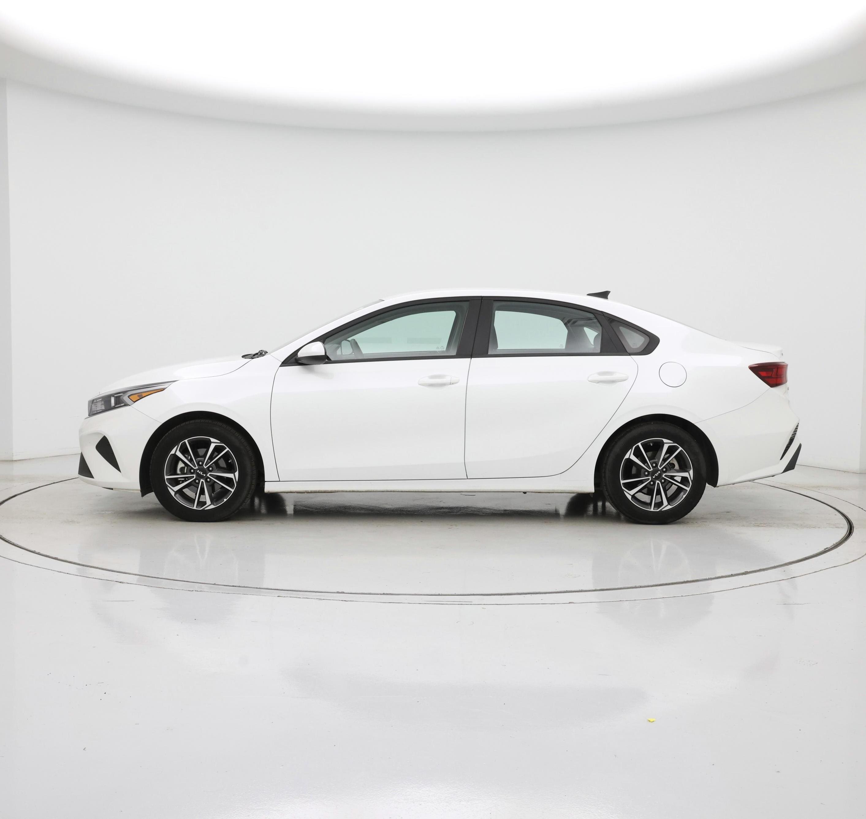 Thumbnail: 2024 Kia Forte - 3