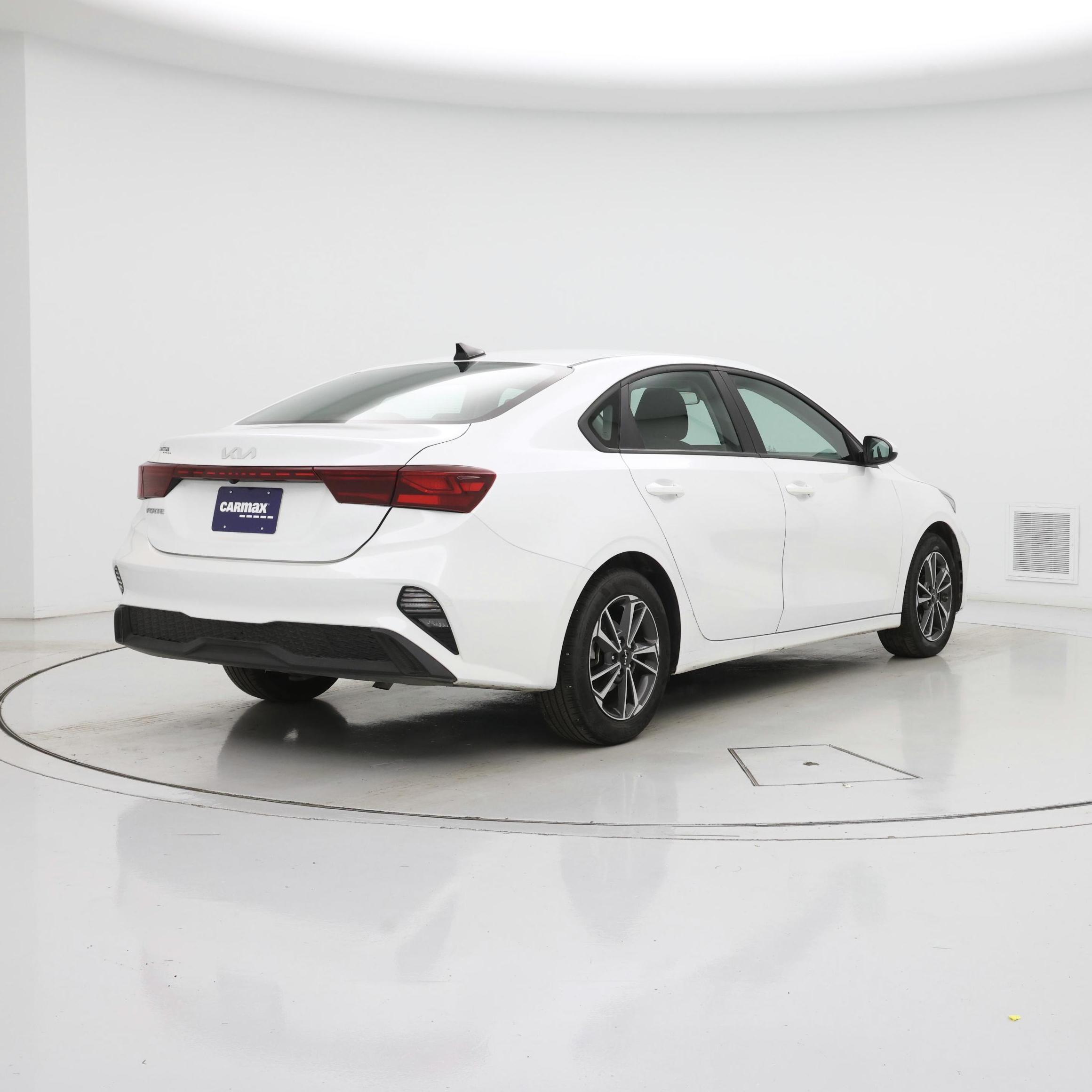 Thumbnail: 2024 Kia Forte - 8