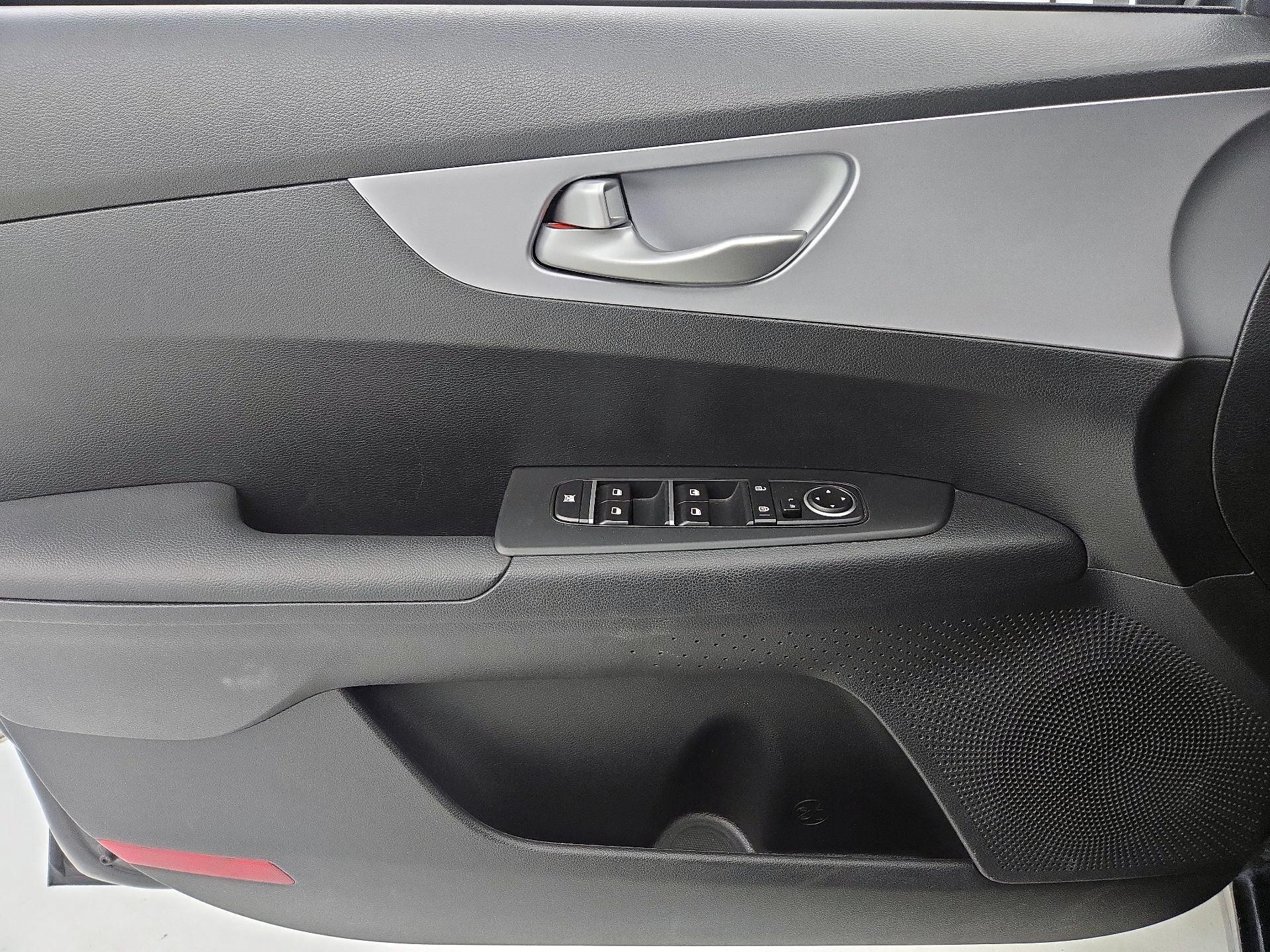 Thumbnail: 2024 Kia Forte - 12