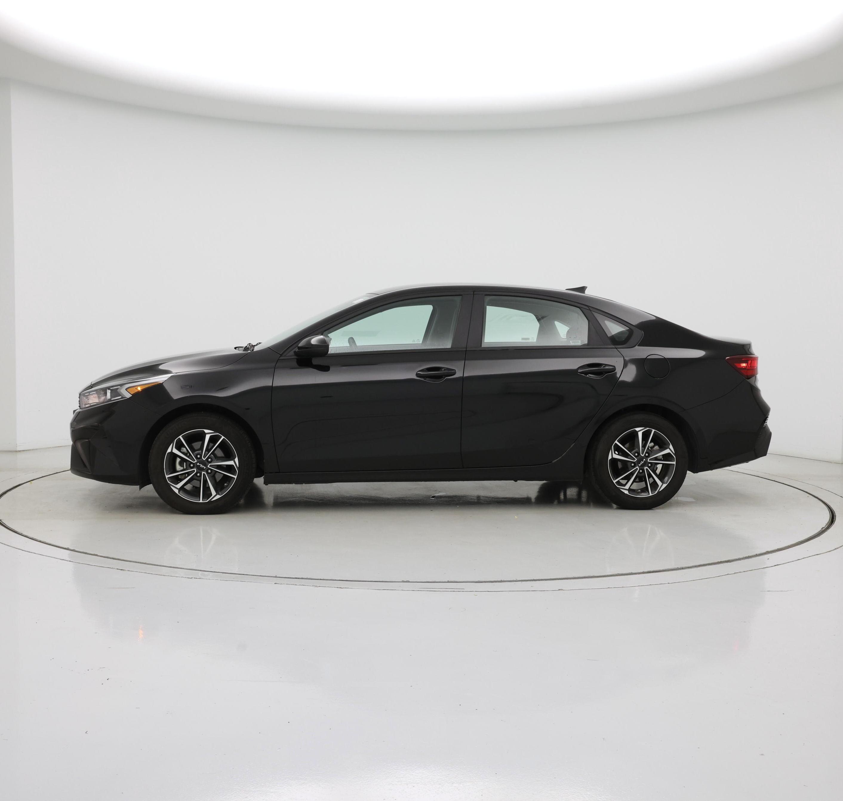 Thumbnail: 2024 Kia Forte - 3