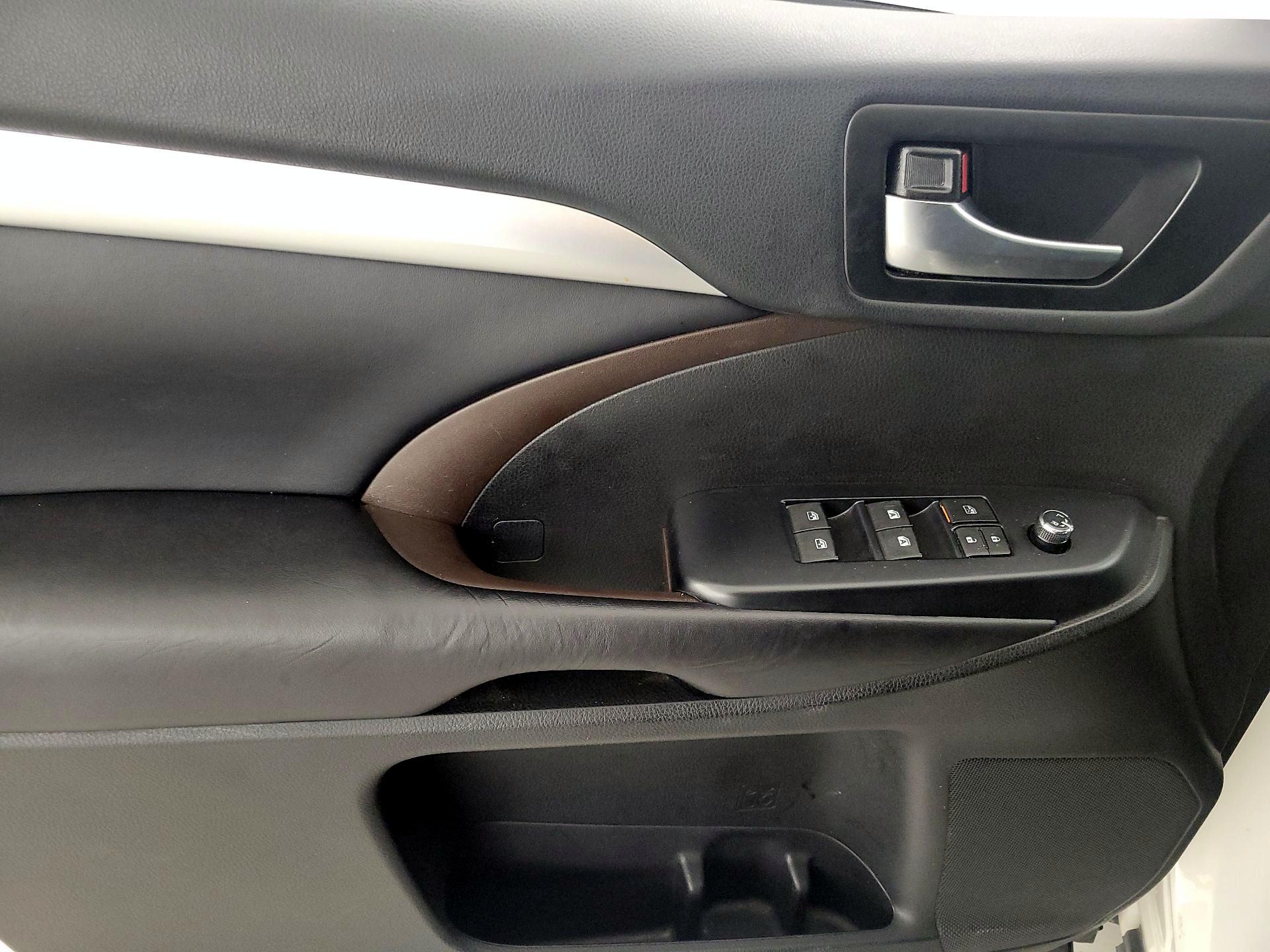 Thumbnail: 2019 Toyota Highlander - 12