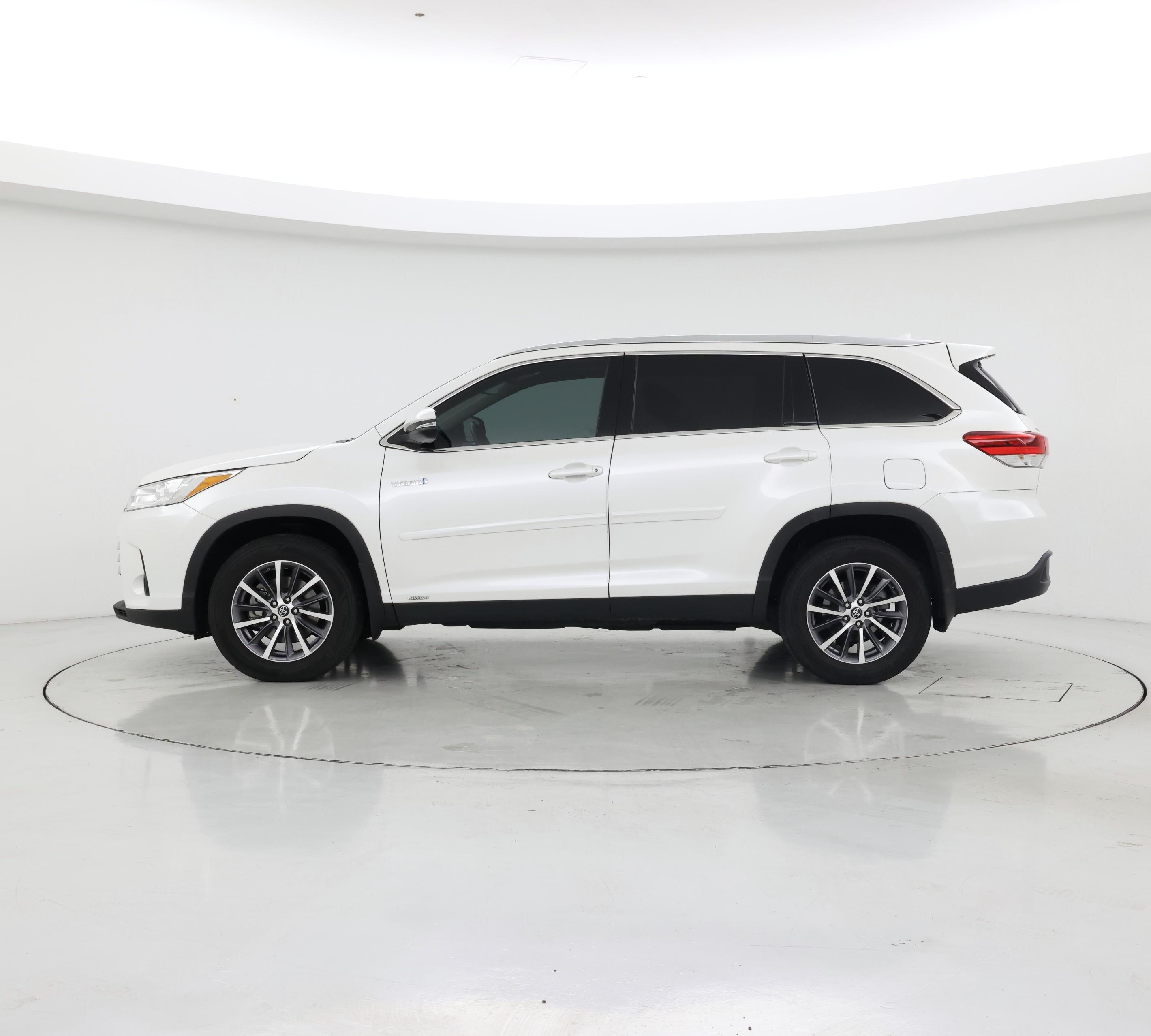 Thumbnail: 2019 Toyota Highlander - 3