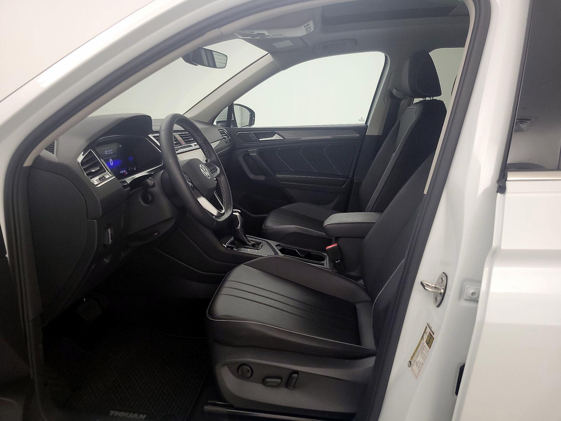 Thumbnail: 2023 Volkswagen Tiguan - 11