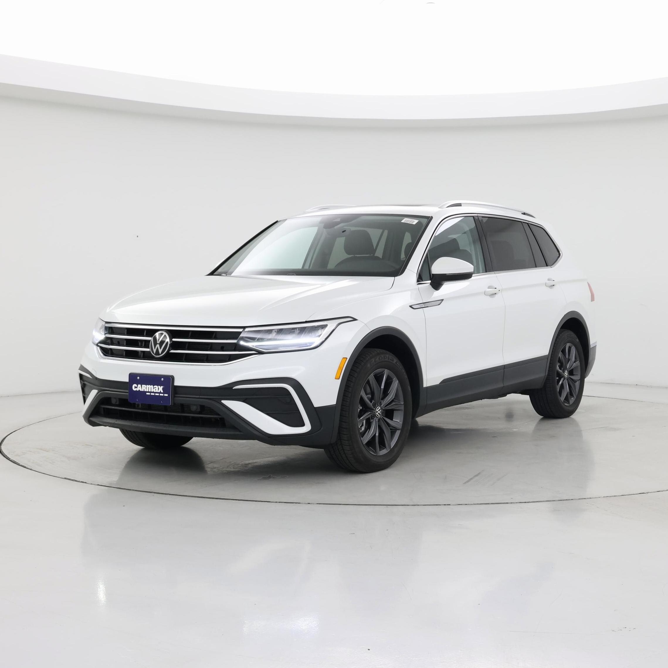 Thumbnail: 2023 Volkswagen Tiguan - 4
