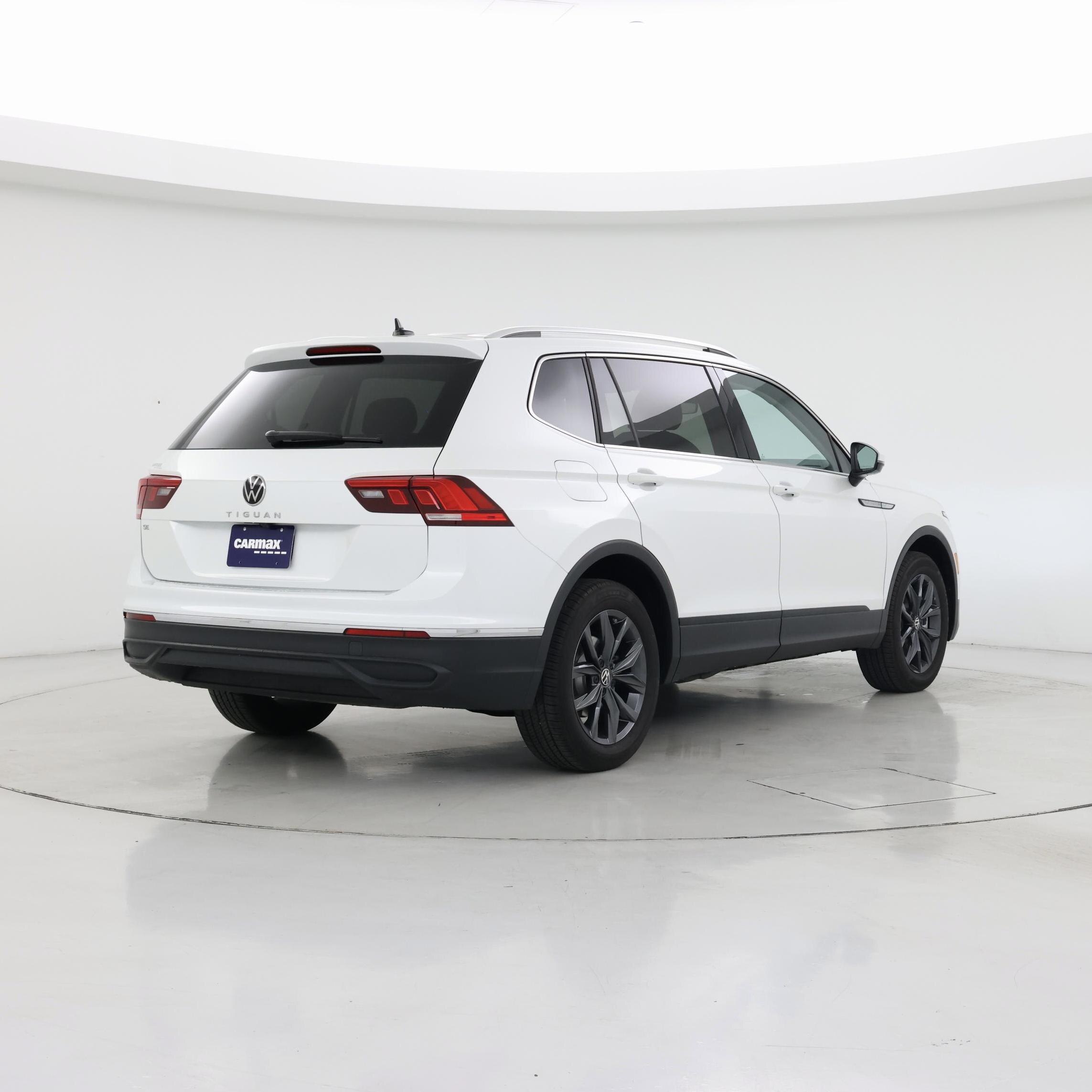 Thumbnail: 2023 Volkswagen Tiguan - 8