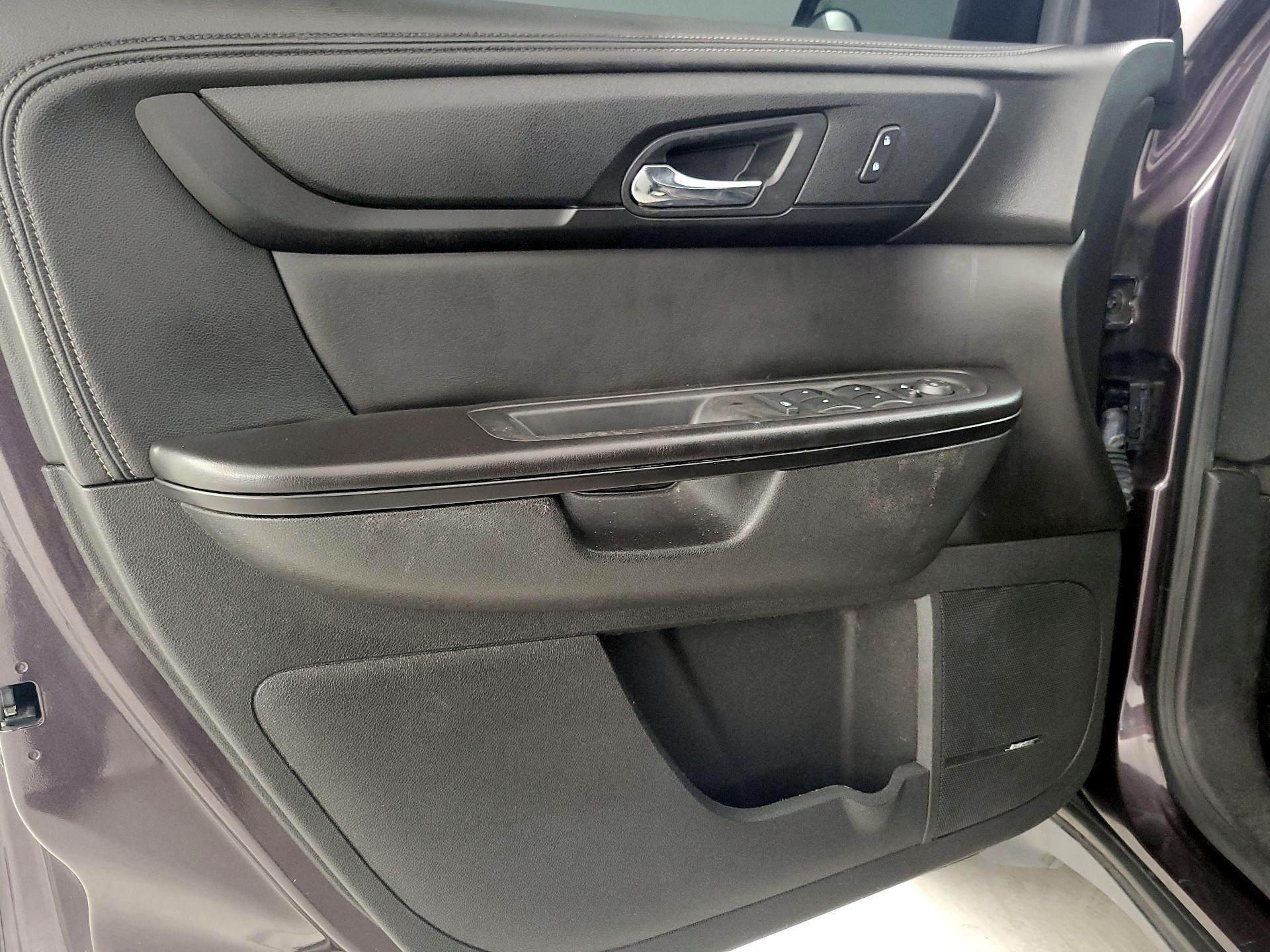 Thumbnail: 2015 Chevrolet Traverse - 12