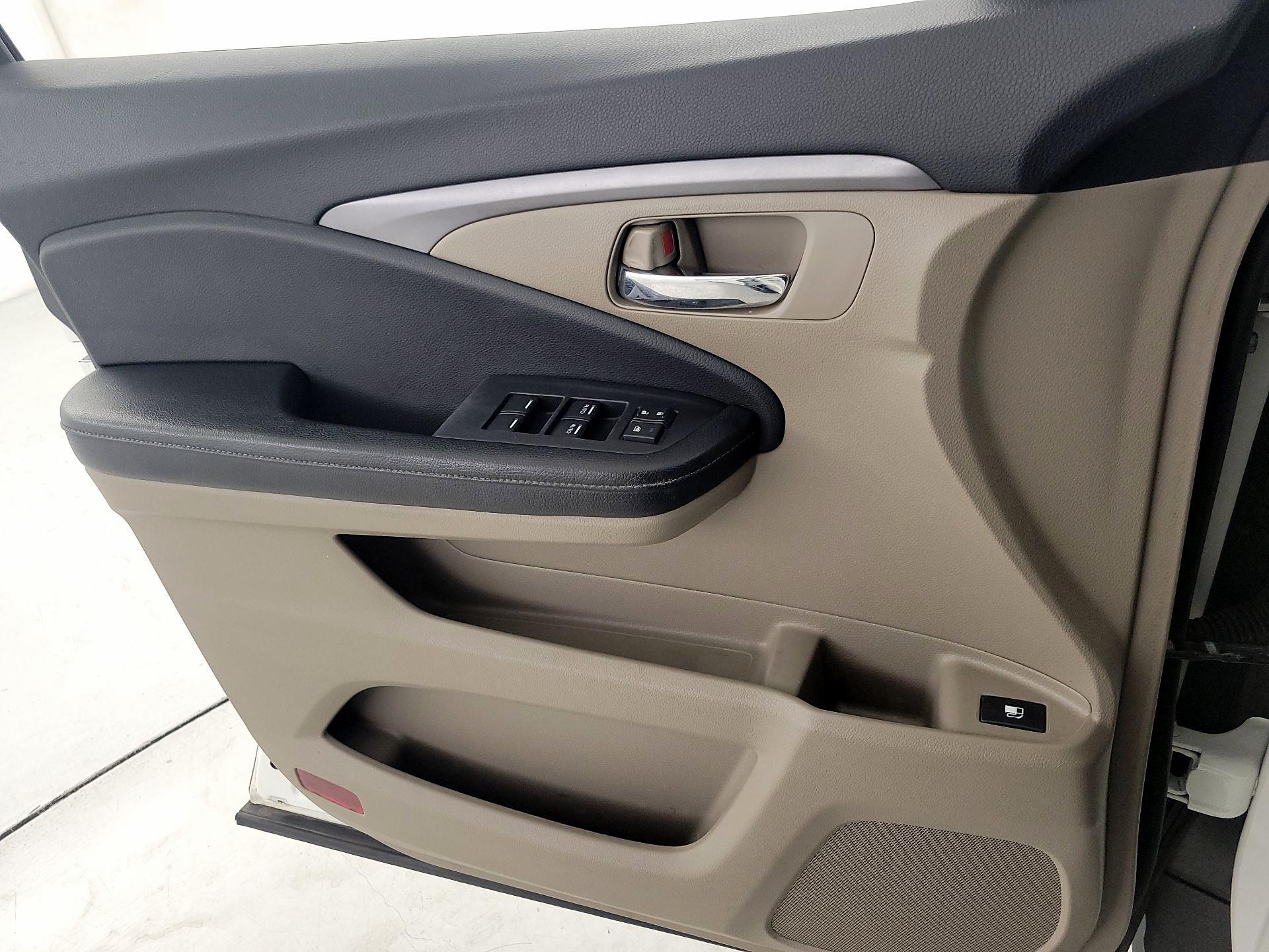 Thumbnail: 2017 Honda Ridgeline - 12