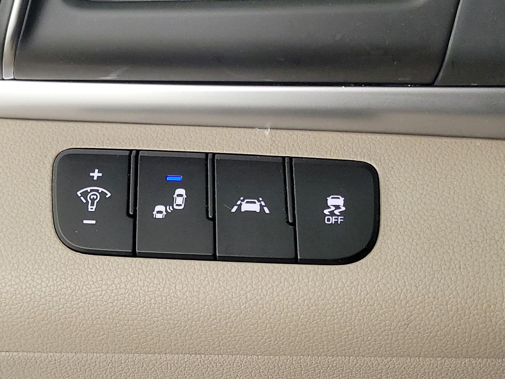 Thumbnail: 2019 Hyundai Elantra - 13