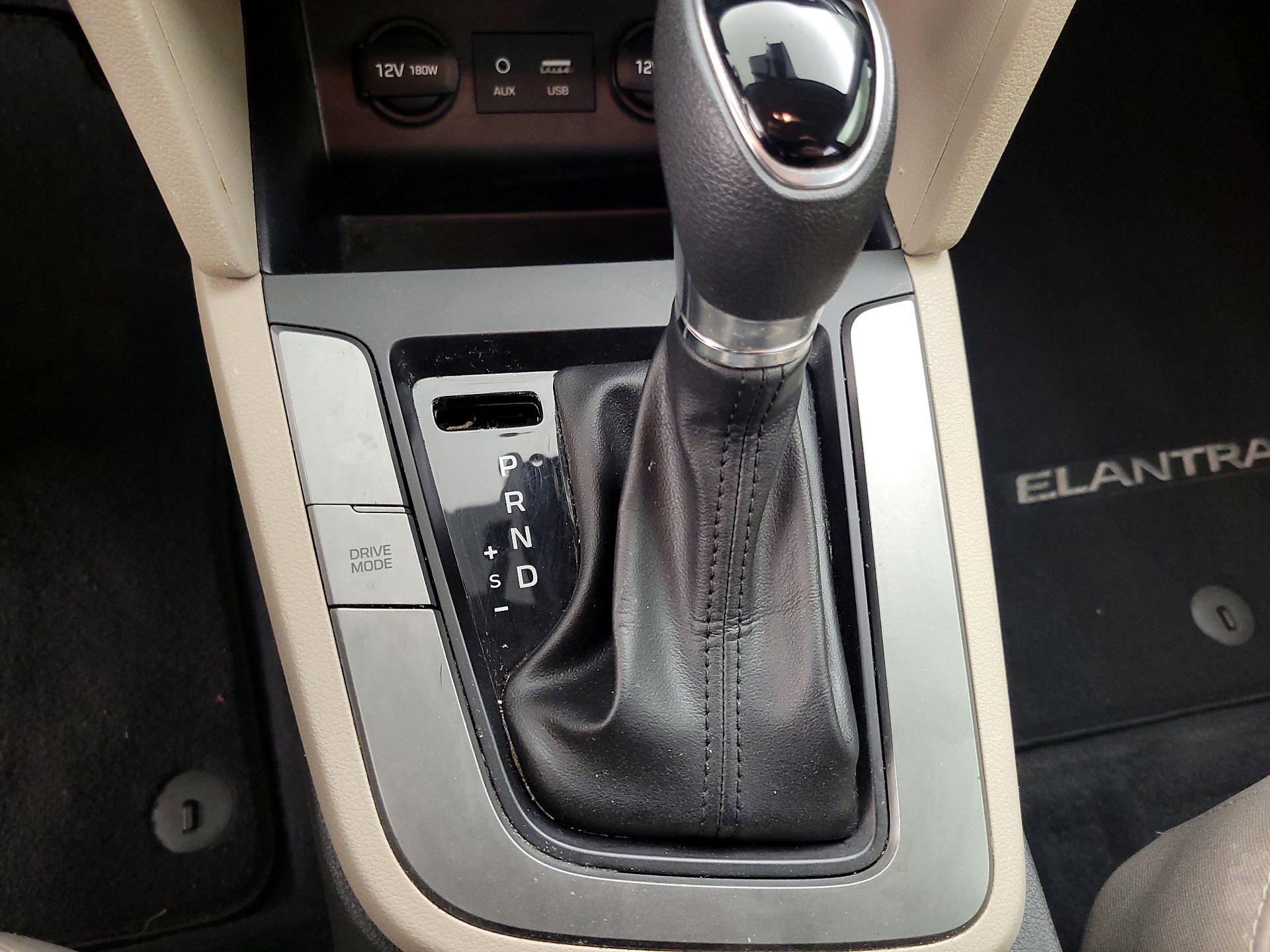 Thumbnail: 2019 Hyundai Elantra - 17