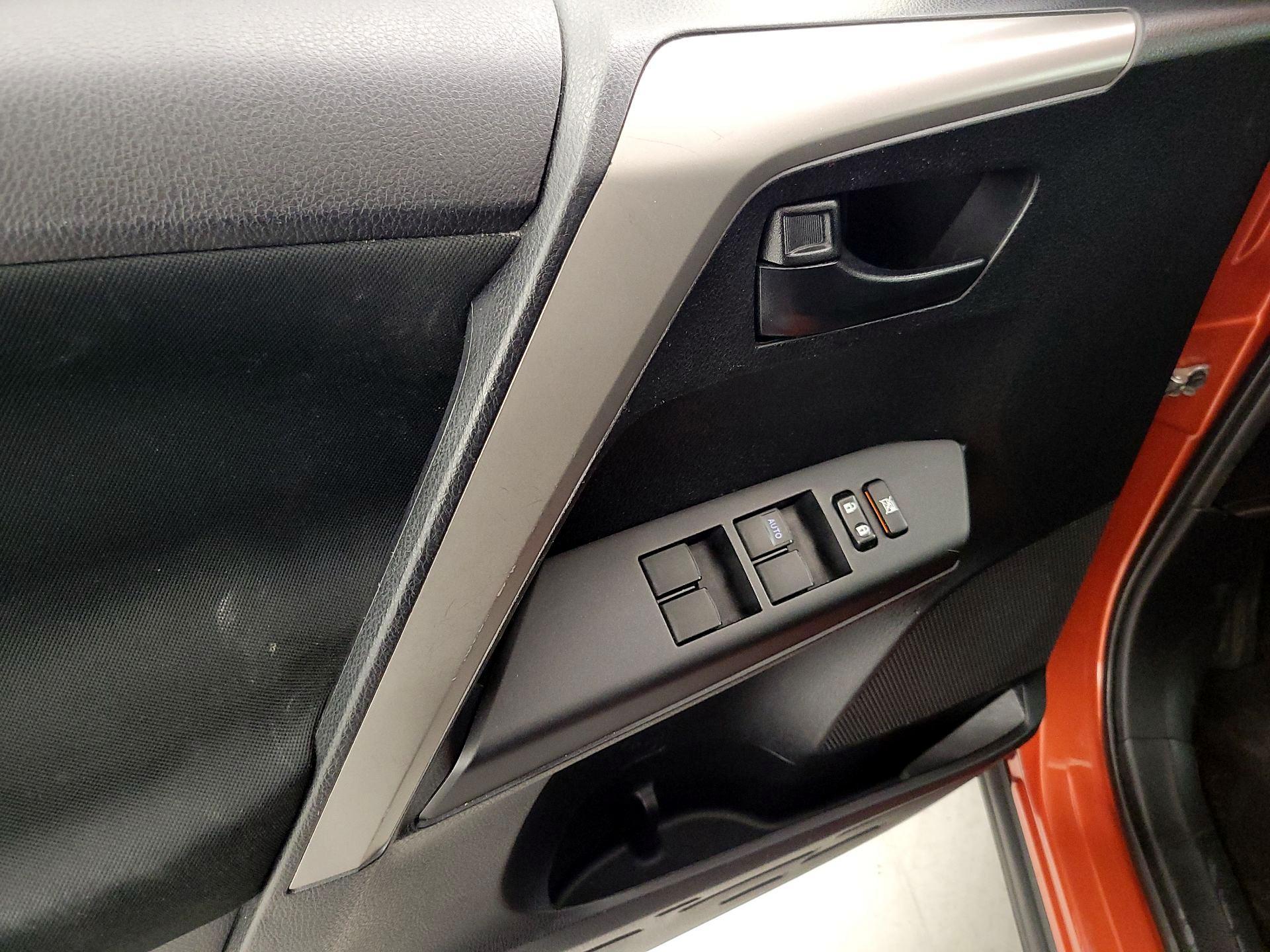 Thumbnail: 2016 Toyota RAV4 - 12