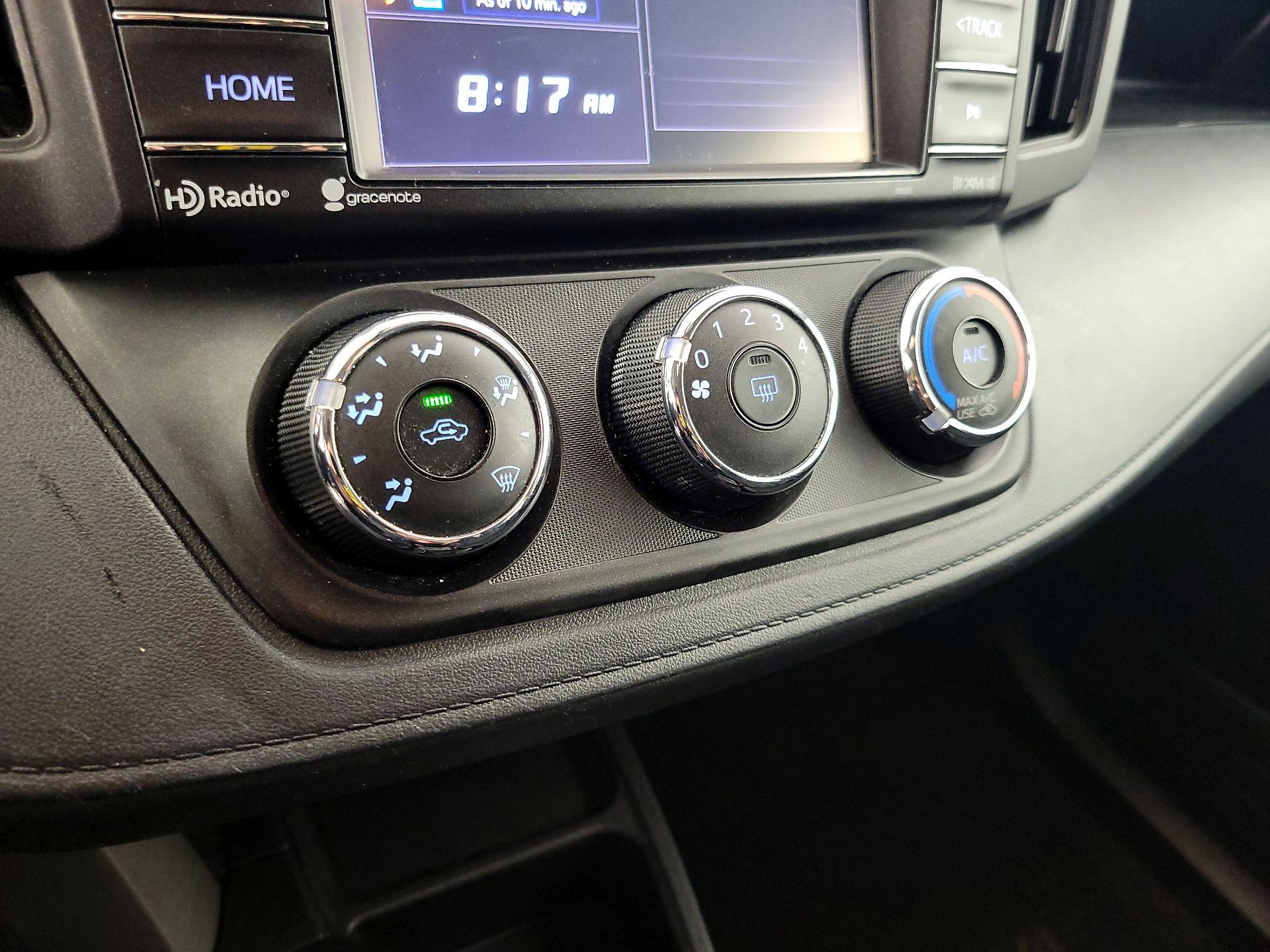 Thumbnail: 2016 Toyota RAV4 - 16