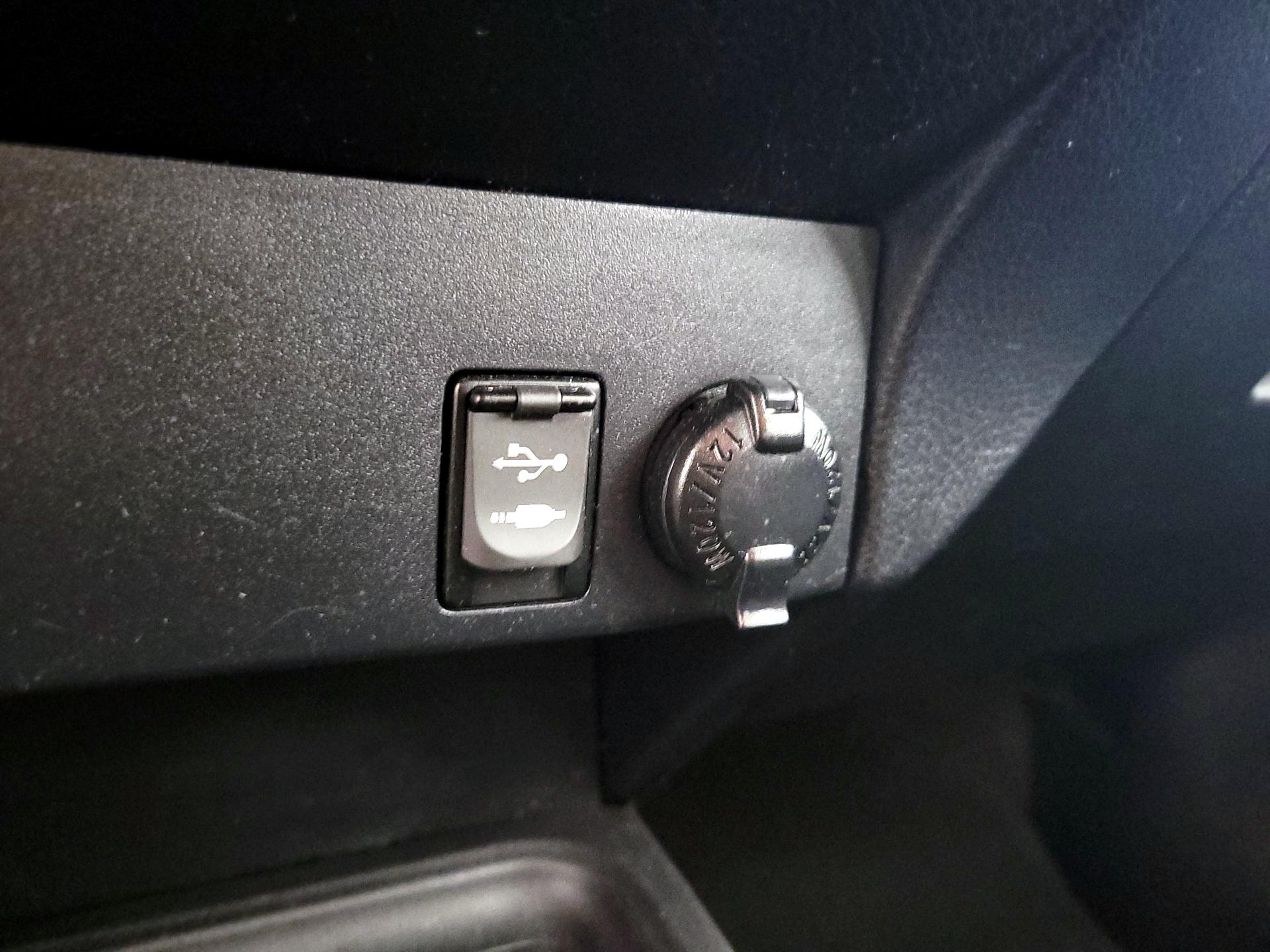 Thumbnail: 2016 Toyota RAV4 - 18