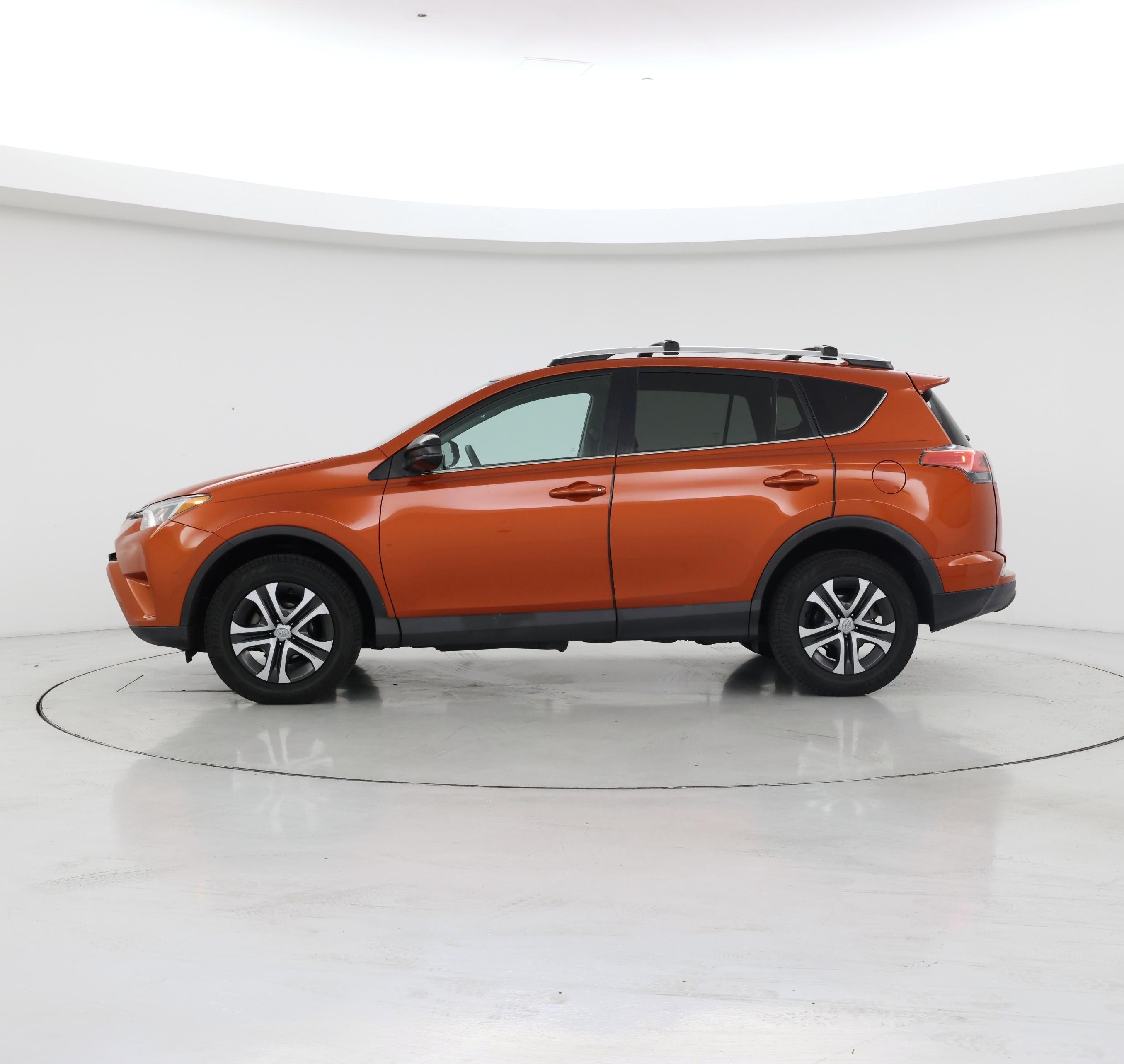 Thumbnail: 2016 Toyota RAV4 - 3