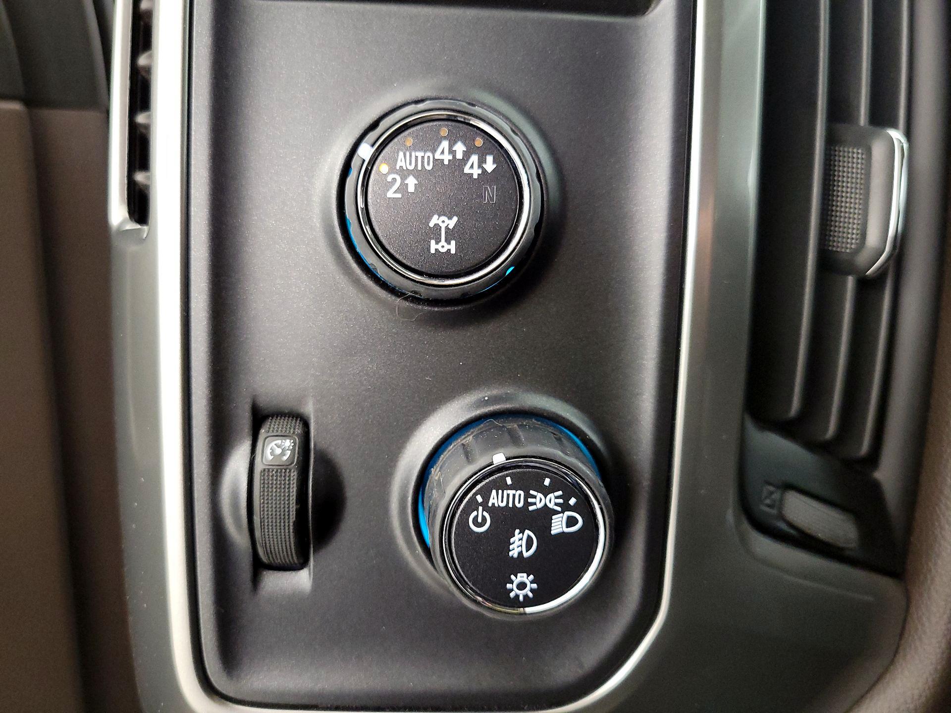 Thumbnail: 2018 Chevrolet Silverado 1500 - 13