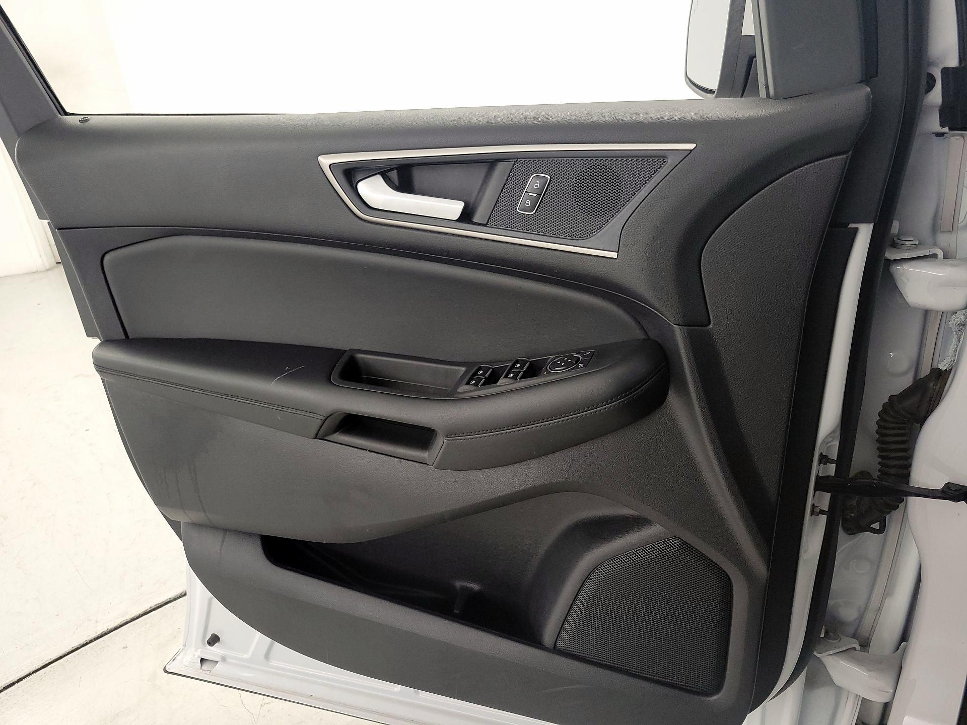 Thumbnail: 2021 Ford Edge - 12