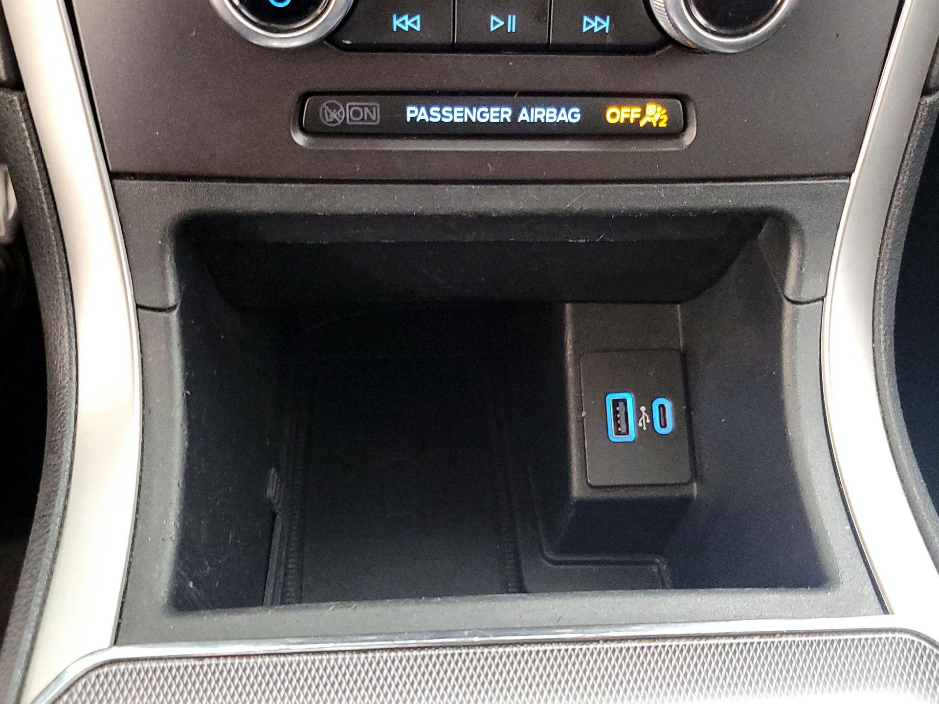 Thumbnail: 2021 Ford Edge - 19