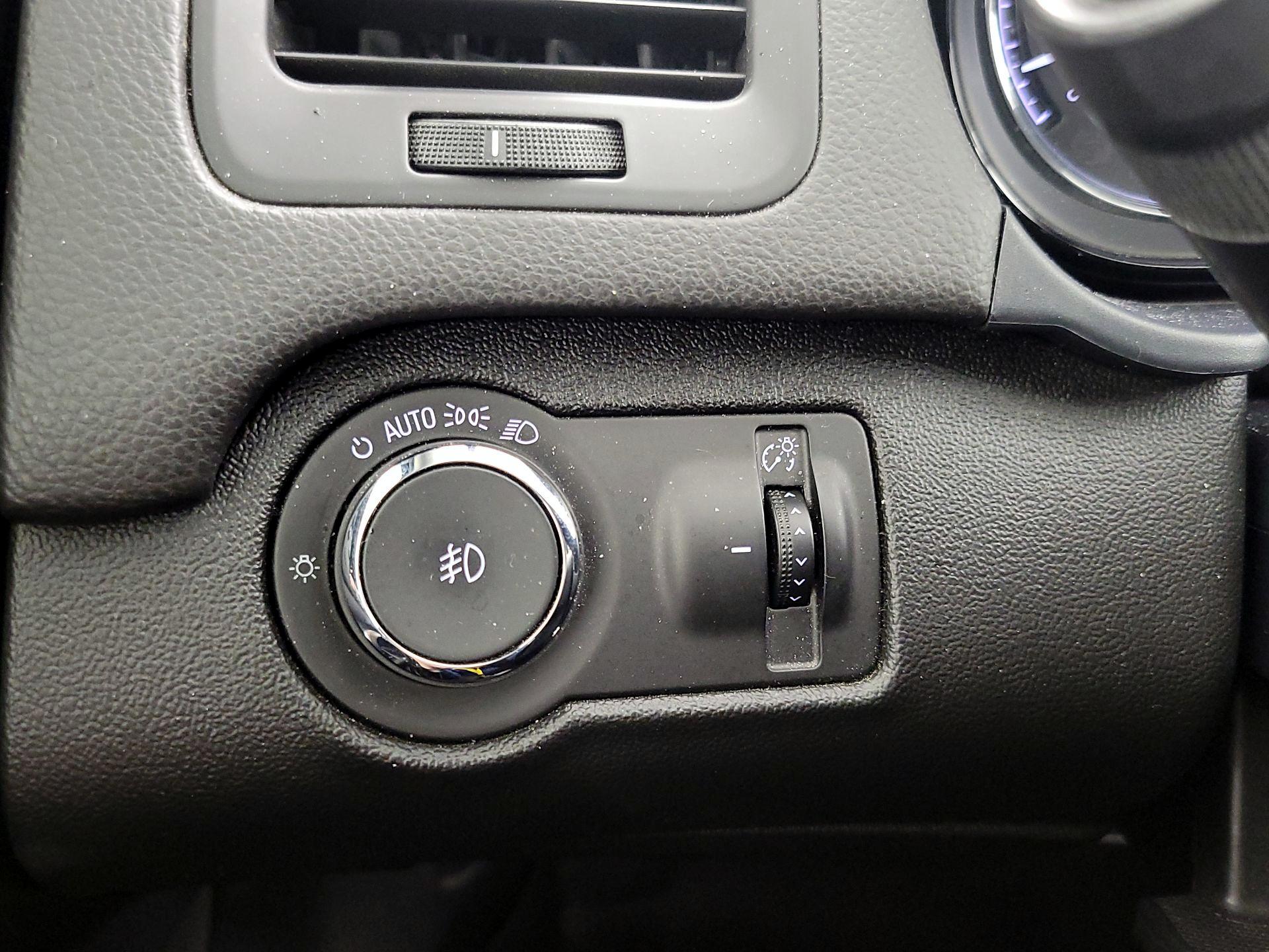 Thumbnail: 2015 Buick Regal - 13