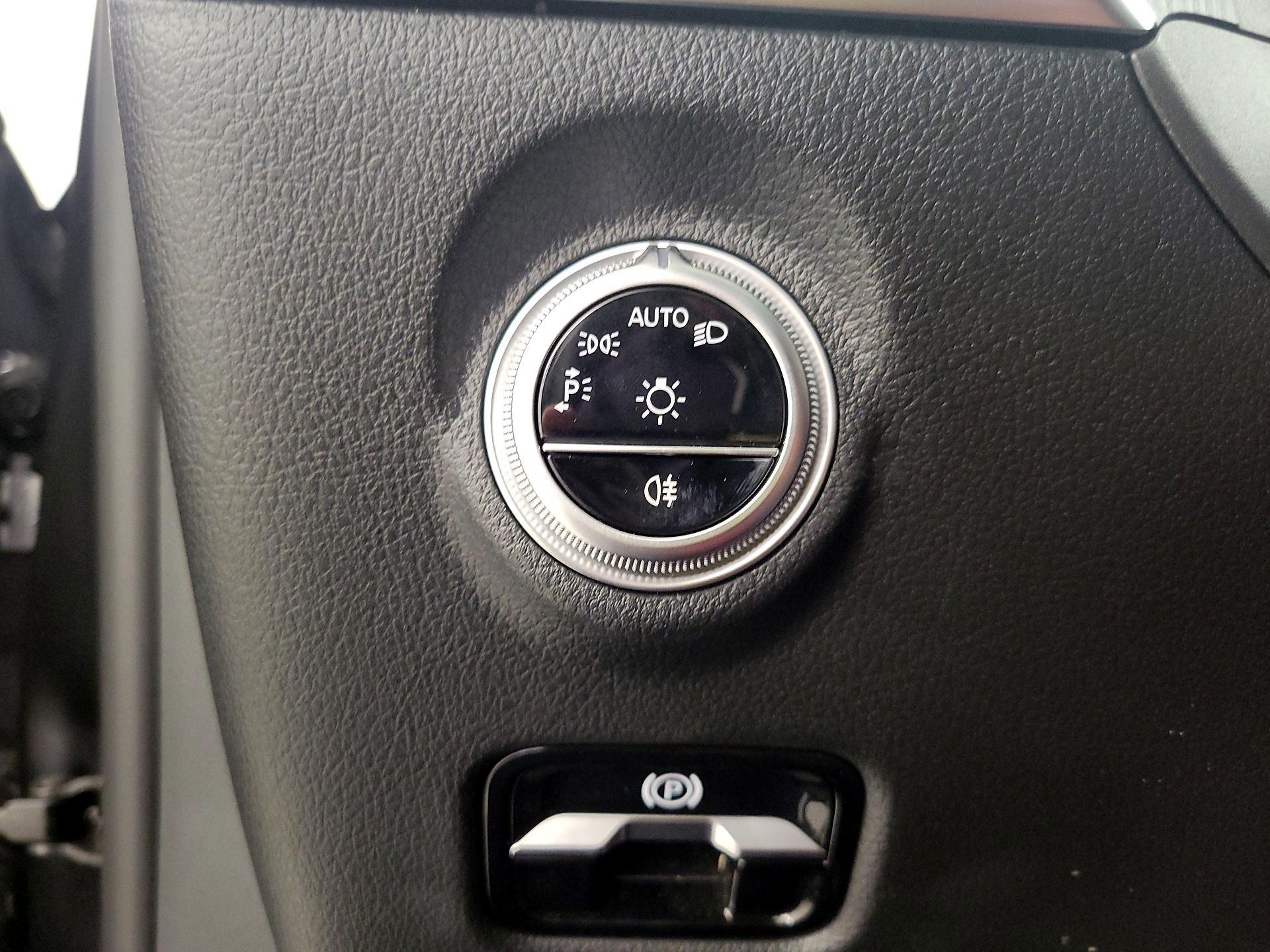 Thumbnail: 2023 Mercedes-Benz C-Class - 13