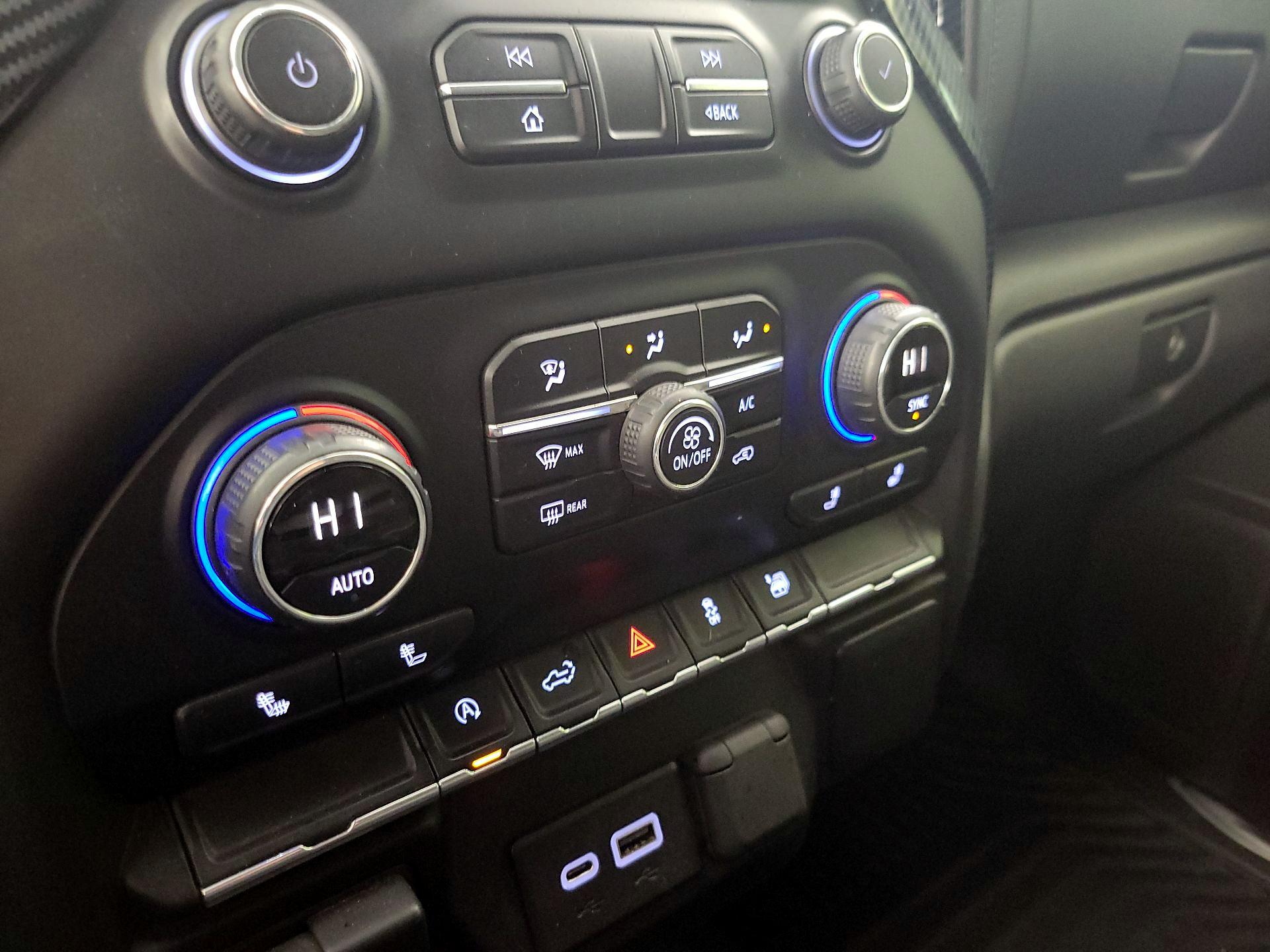 Thumbnail: 2019 Chevrolet Silverado 1500 - 16