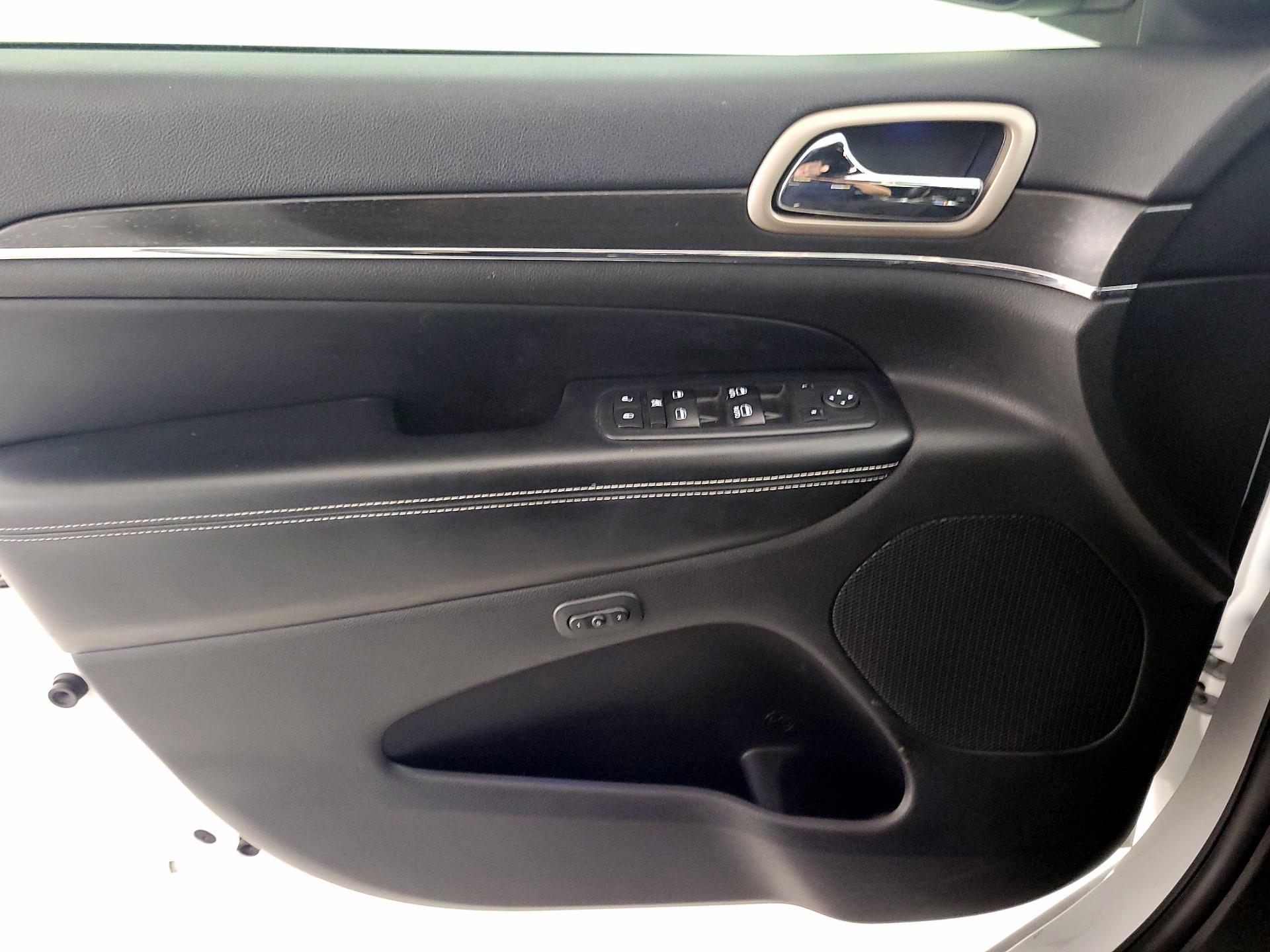 Thumbnail: 2017 Jeep Grand Cherokee - 12