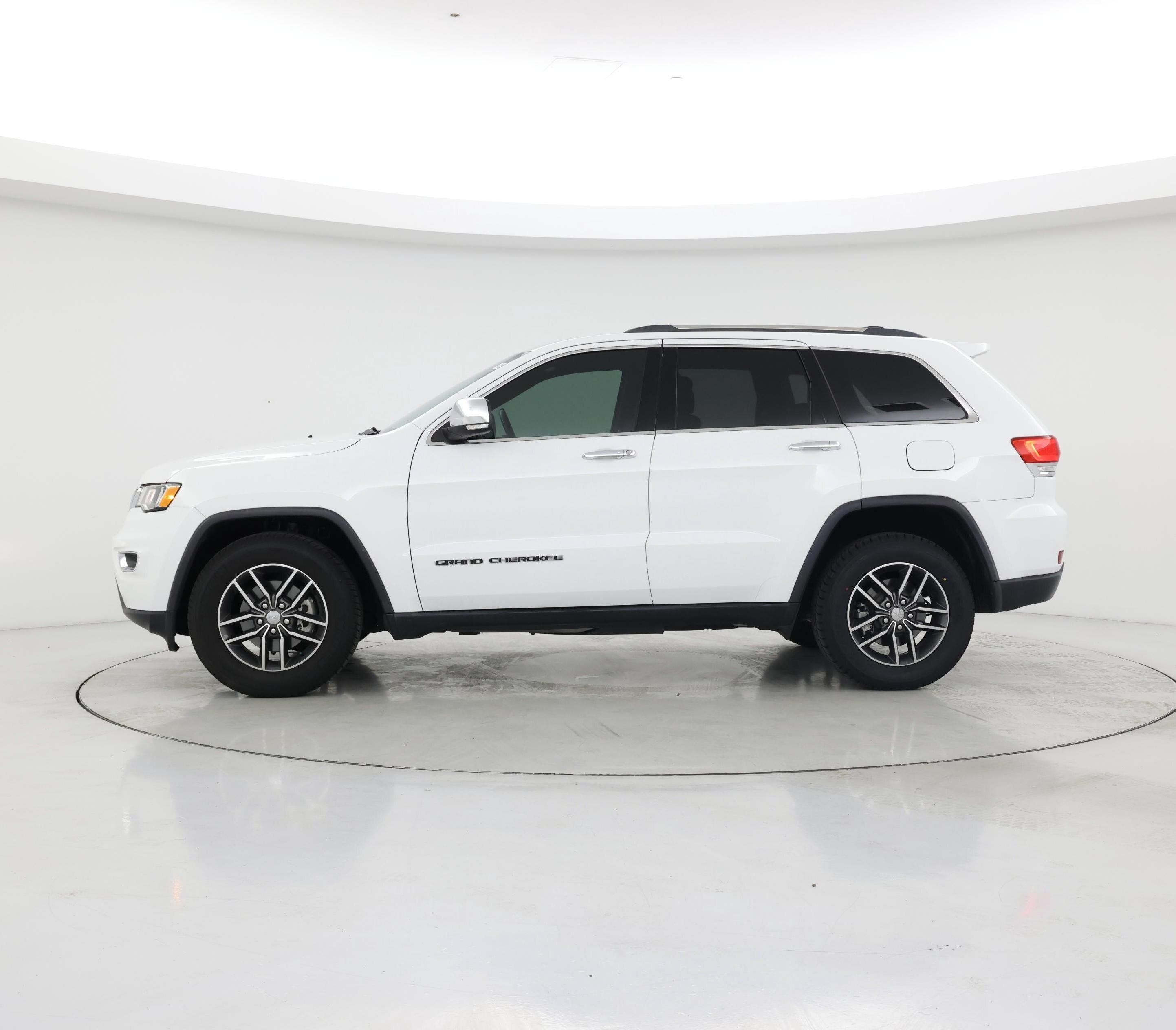 Thumbnail: 2017 Jeep Grand Cherokee - 3