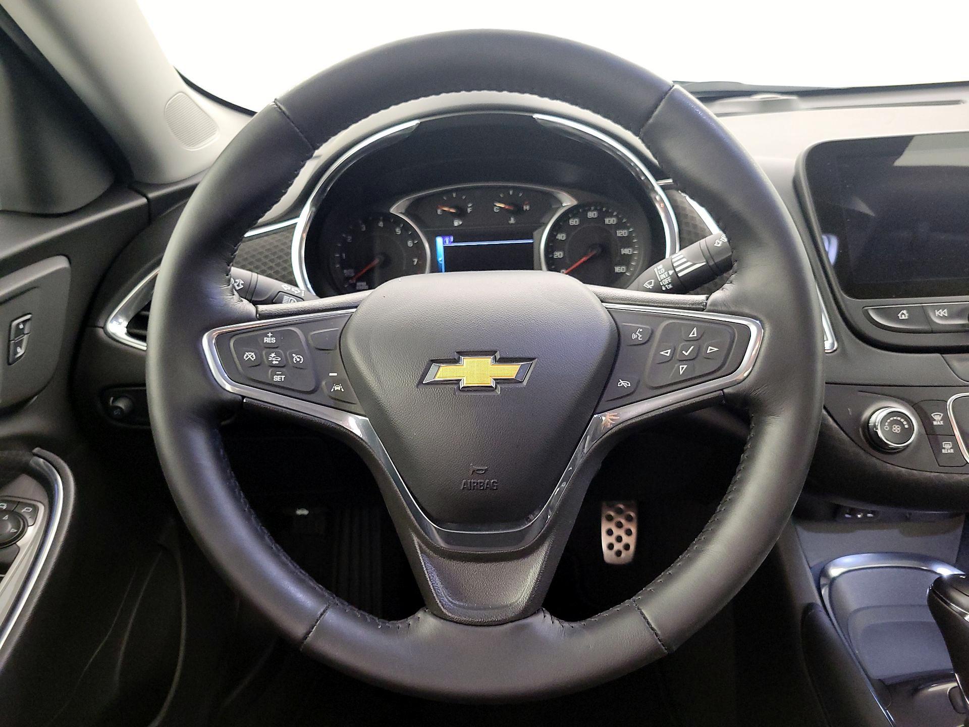 Thumbnail: 2016 Chevrolet Malibu - 10