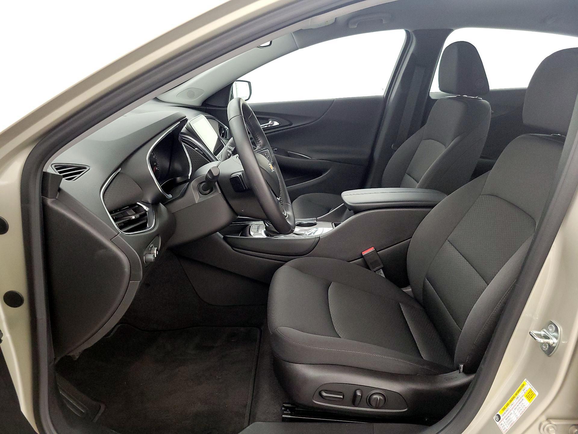 Thumbnail: 2016 Chevrolet Malibu - 11