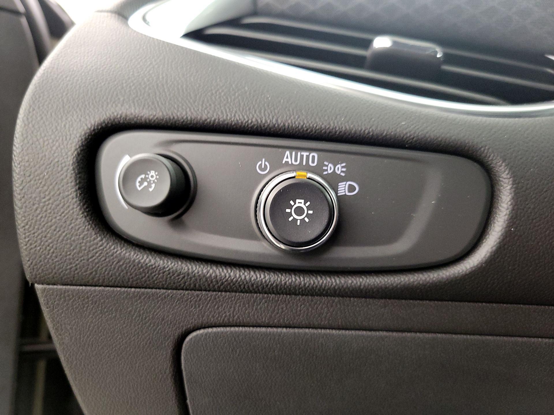 Thumbnail: 2016 Chevrolet Malibu - 13