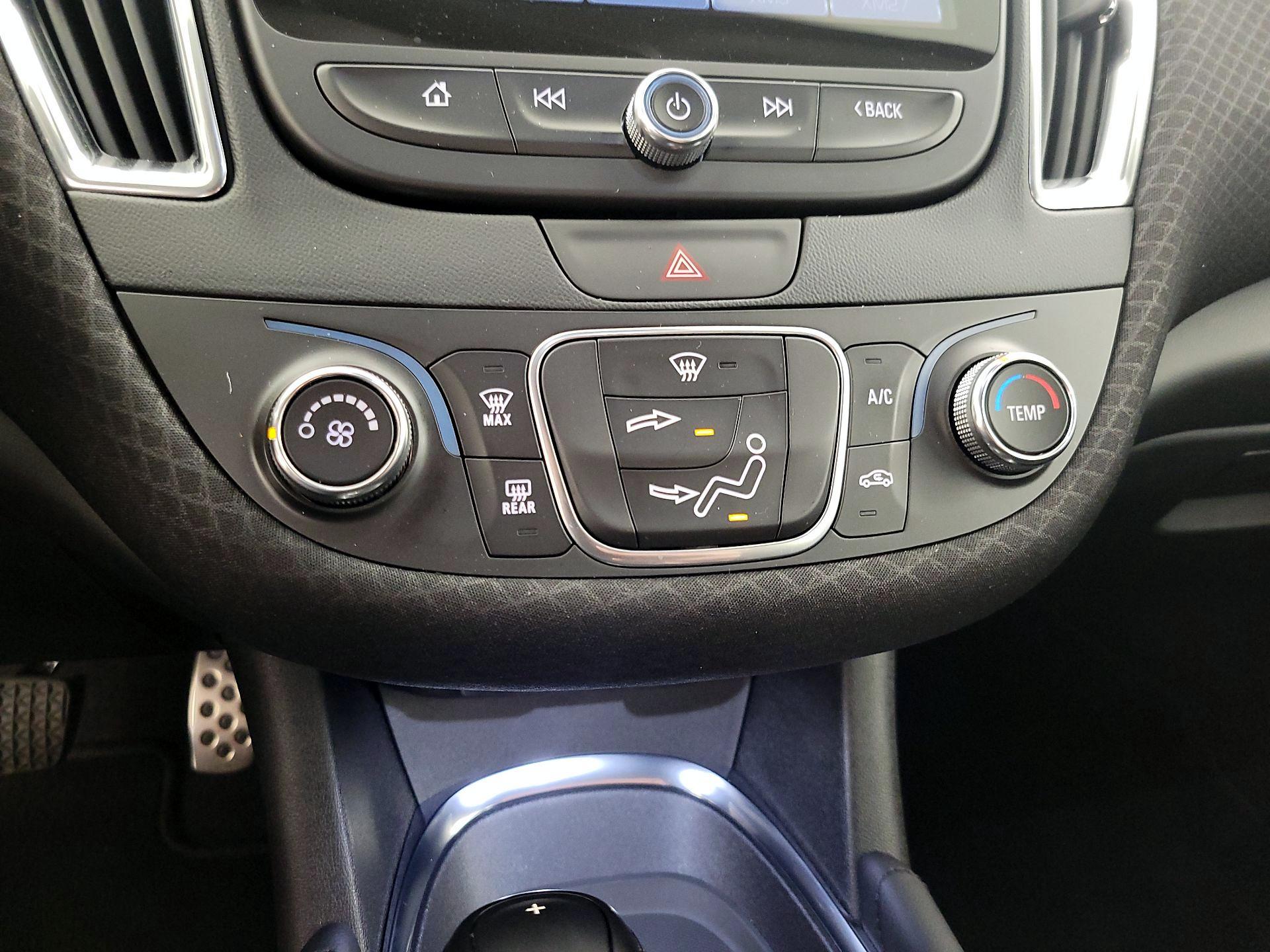 Thumbnail: 2016 Chevrolet Malibu - 16