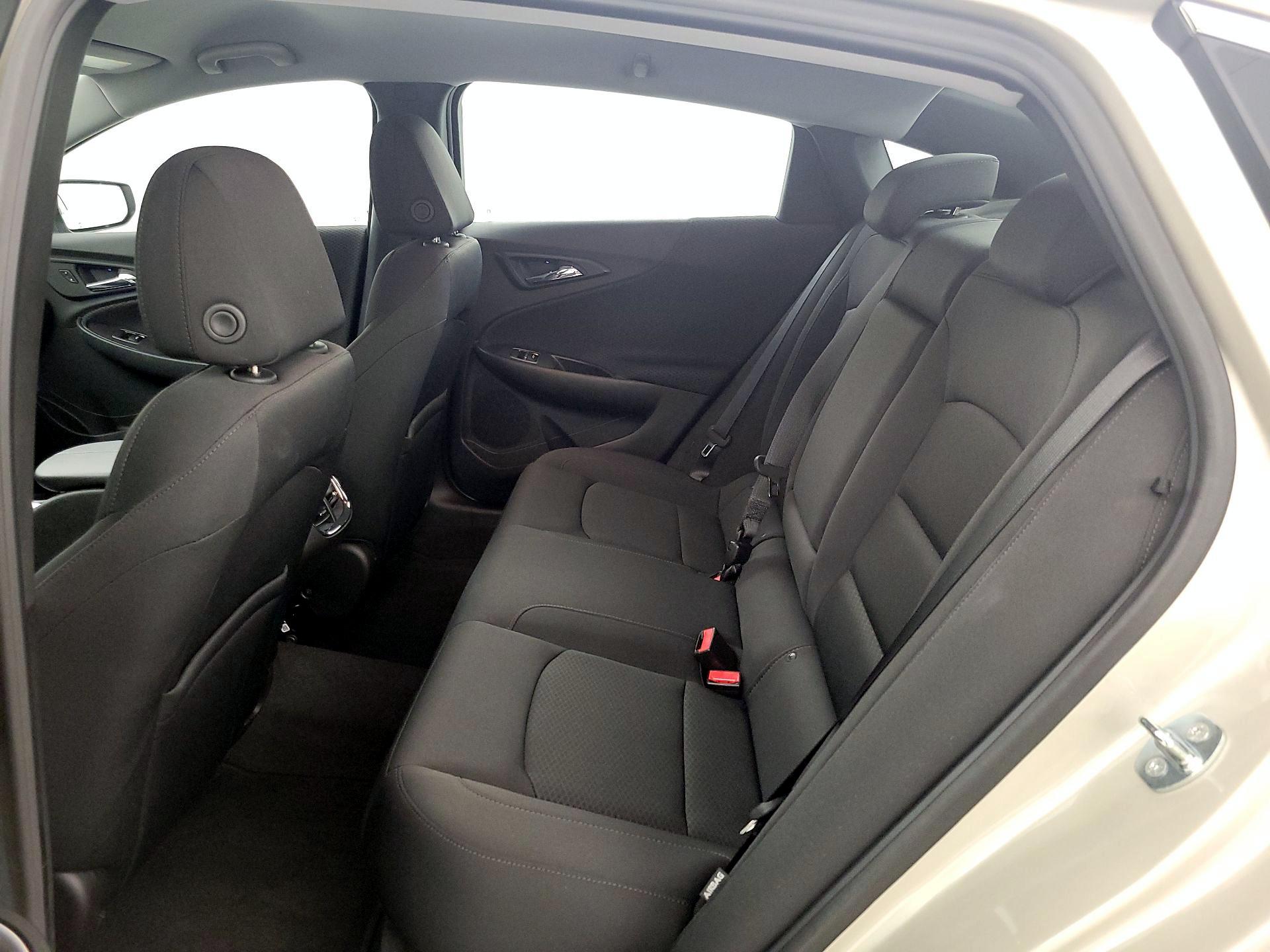 Thumbnail: 2016 Chevrolet Malibu - 19