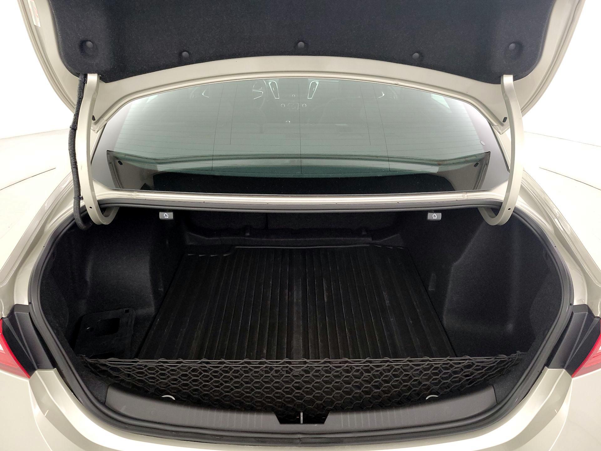 Thumbnail: 2016 Chevrolet Malibu - 20