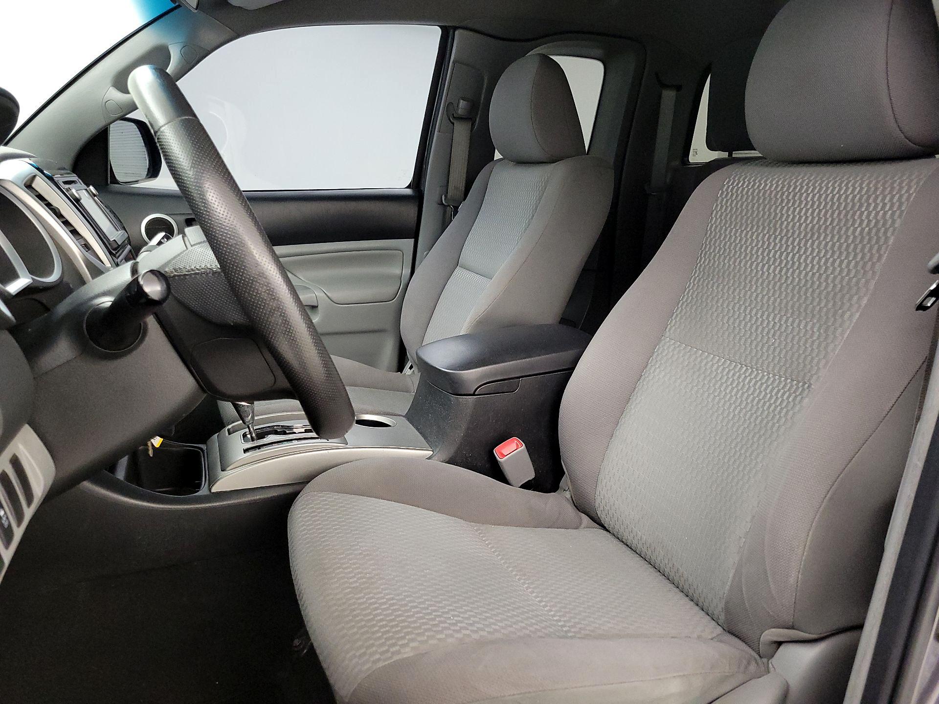 Thumbnail: 2015 Toyota Tacoma - 11