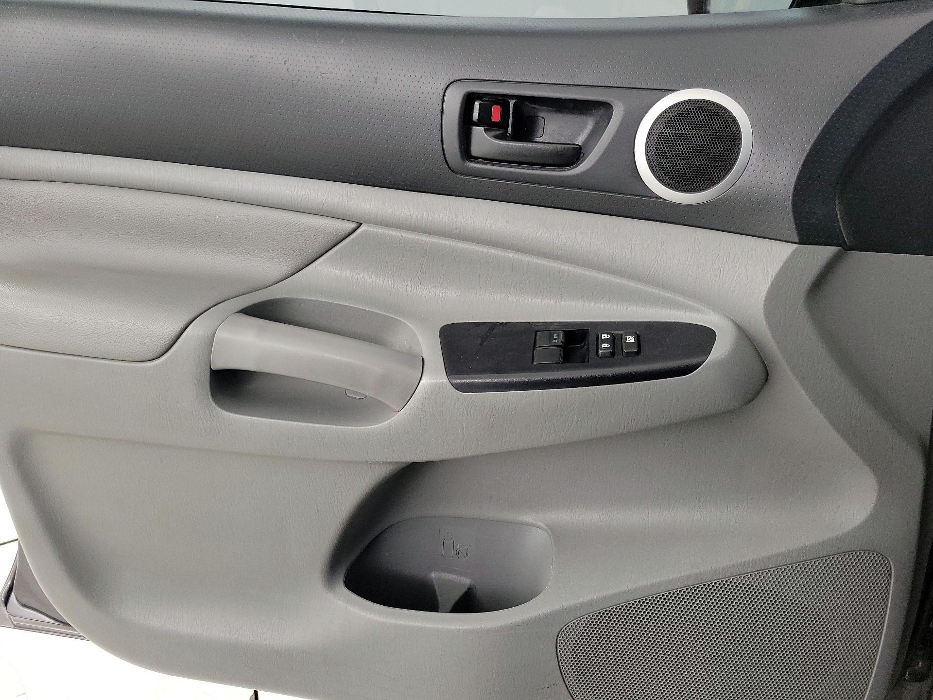 Thumbnail: 2015 Toyota Tacoma - 12