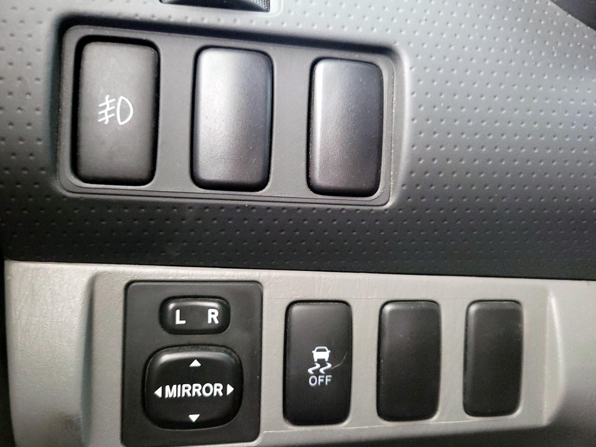 Thumbnail: 2015 Toyota Tacoma - 13