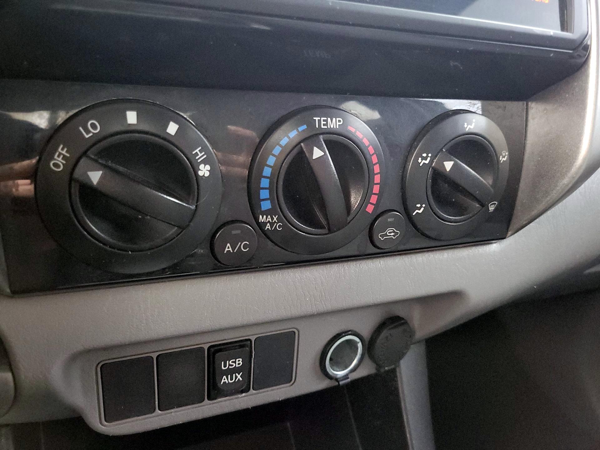 Thumbnail: 2015 Toyota Tacoma - 16