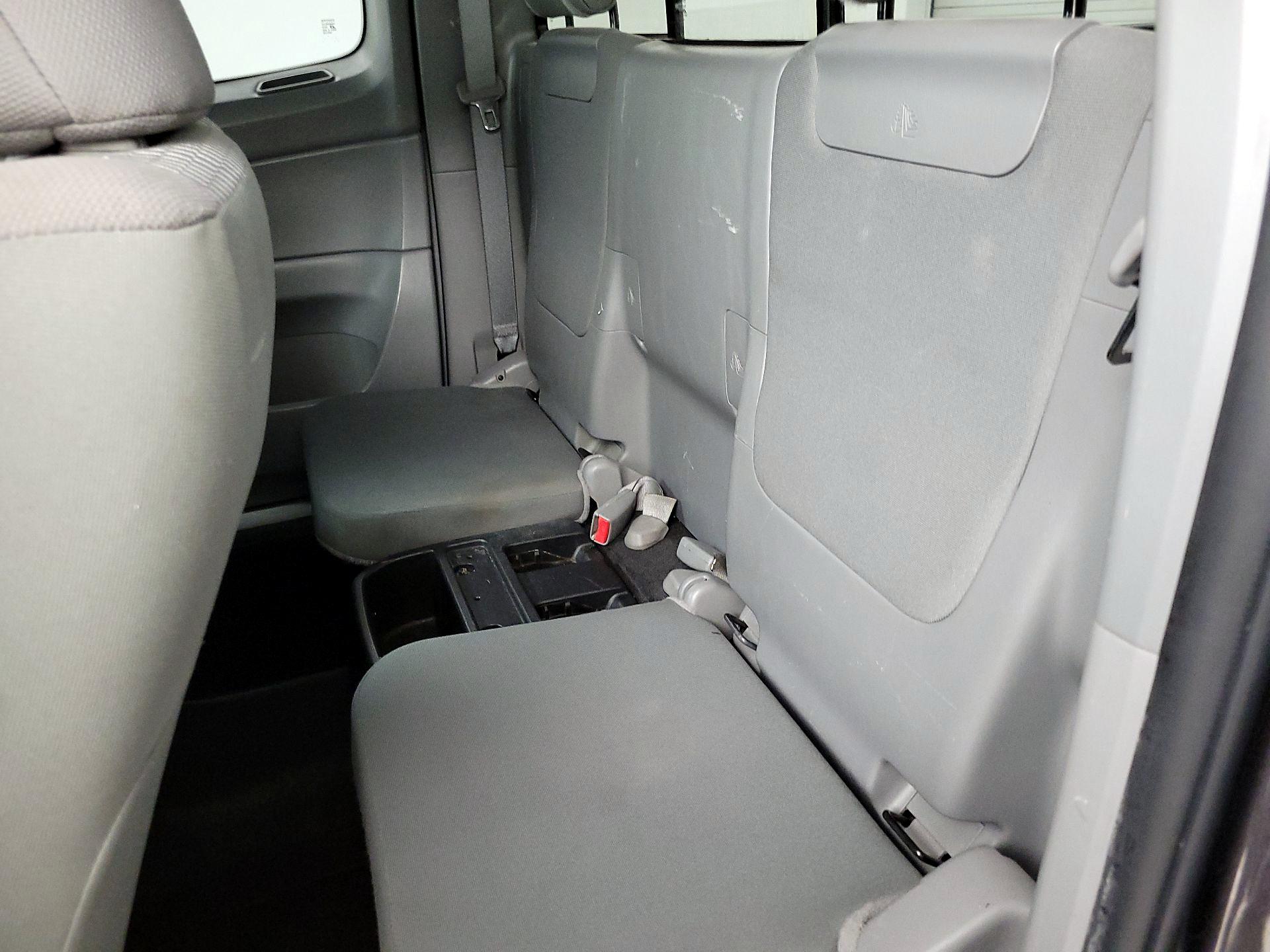 Thumbnail: 2015 Toyota Tacoma - 19