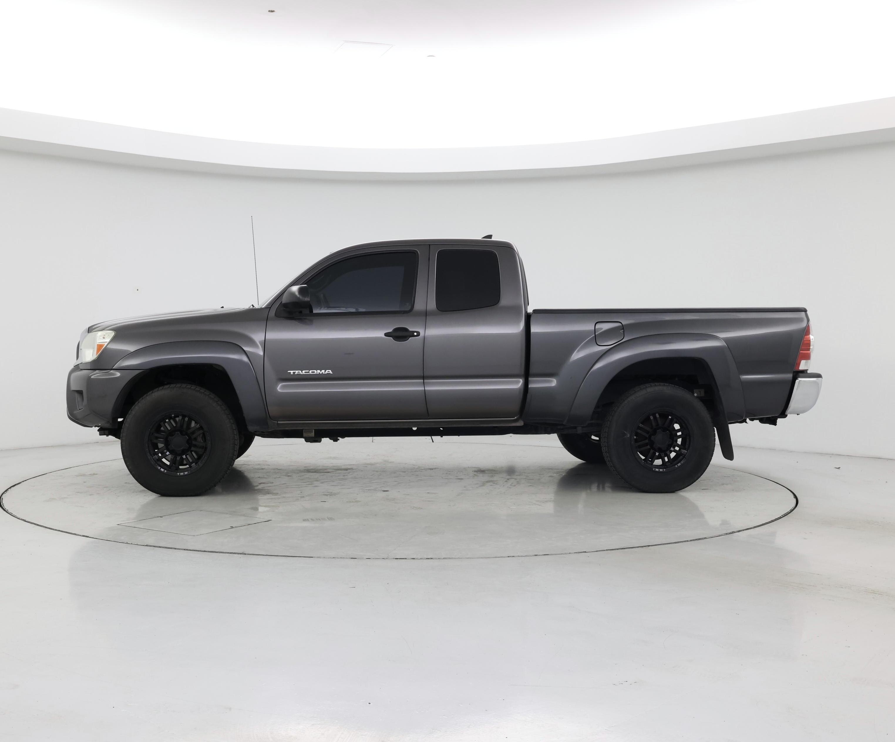 Thumbnail: 2015 Toyota Tacoma - 3