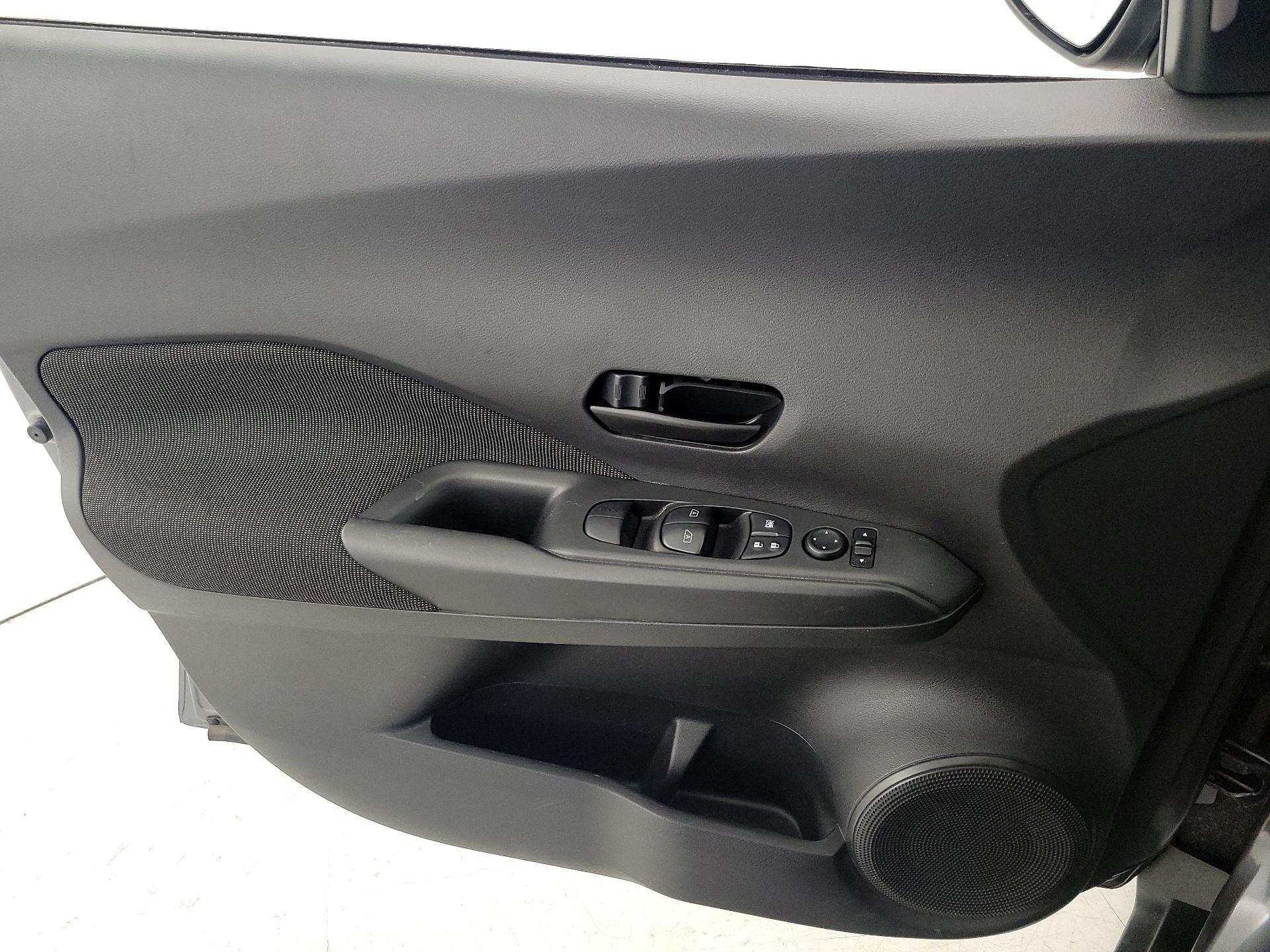 Thumbnail: 2020 Nissan Kicks - 12