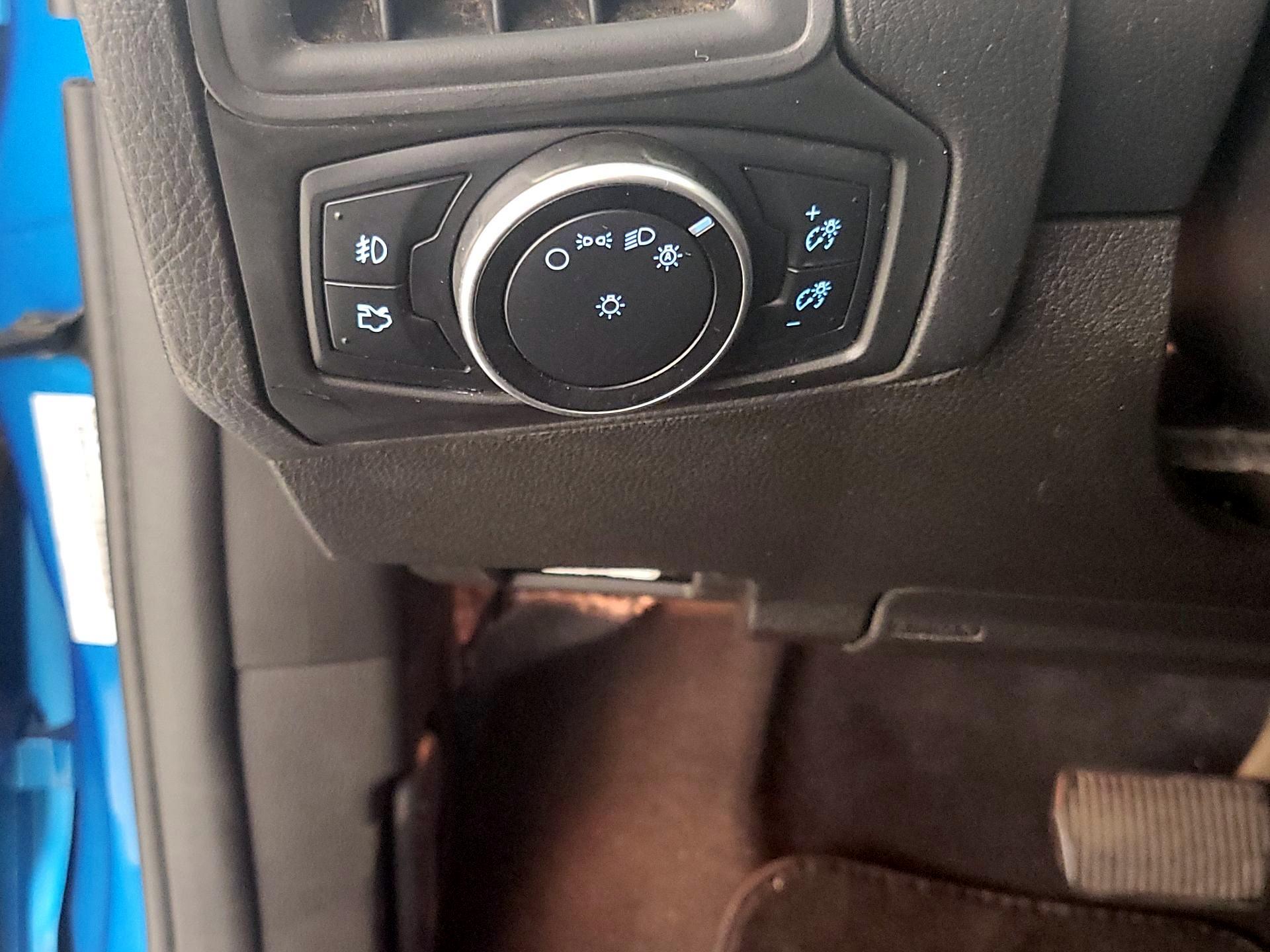 Thumbnail: 2016 Ford Focus - 13