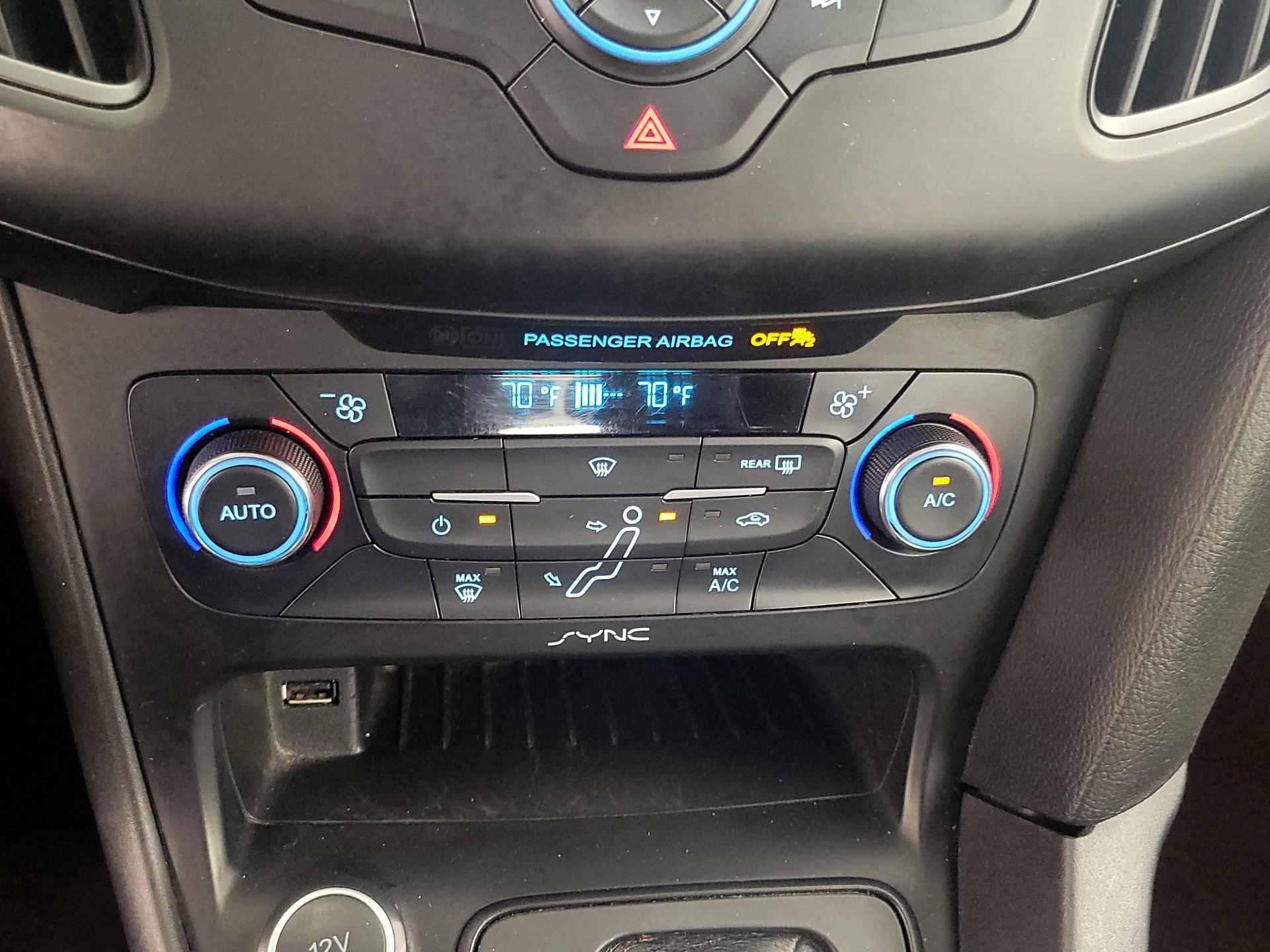 Thumbnail: 2016 Ford Focus - 16