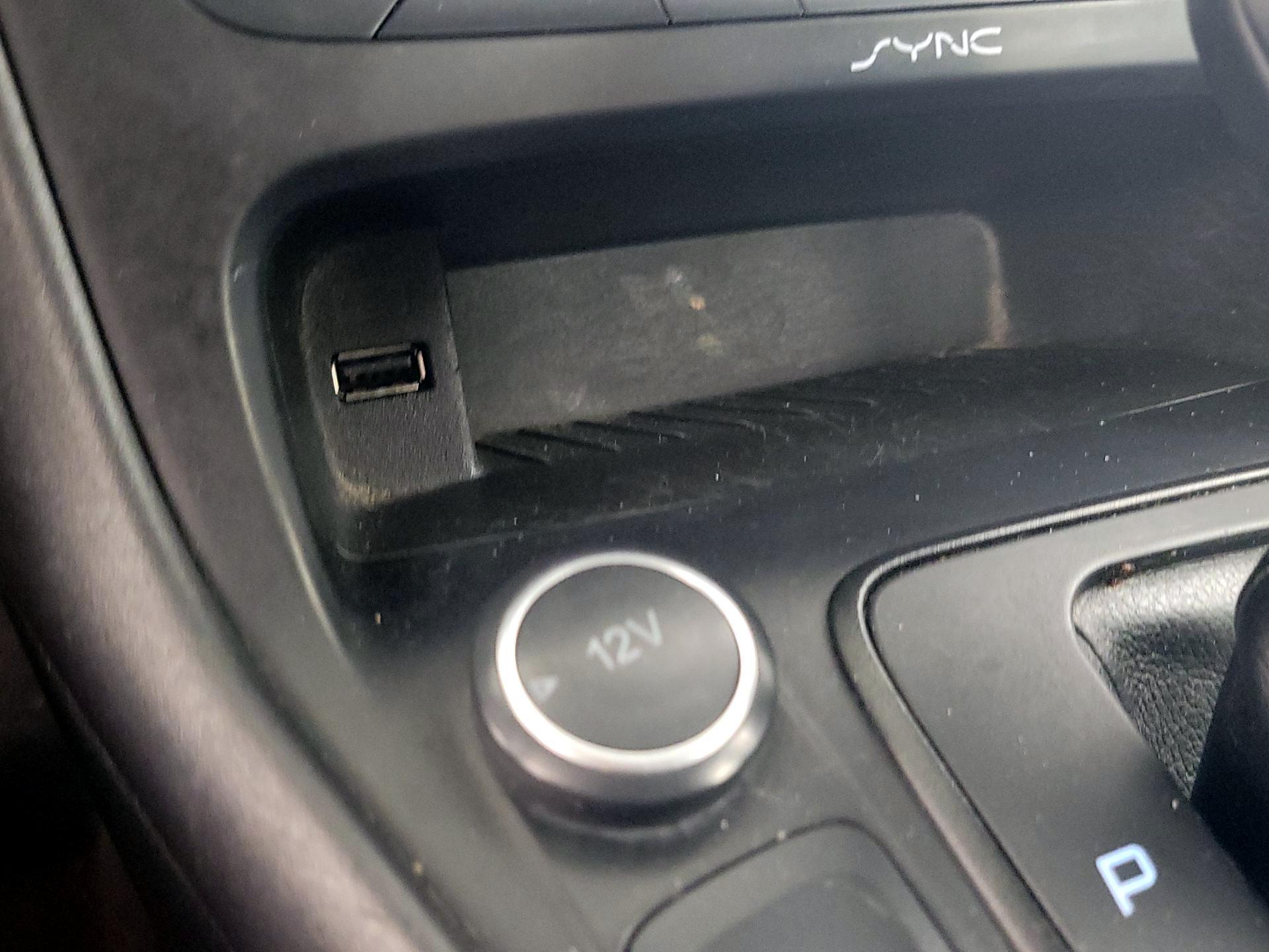 Thumbnail: 2016 Ford Focus - 18