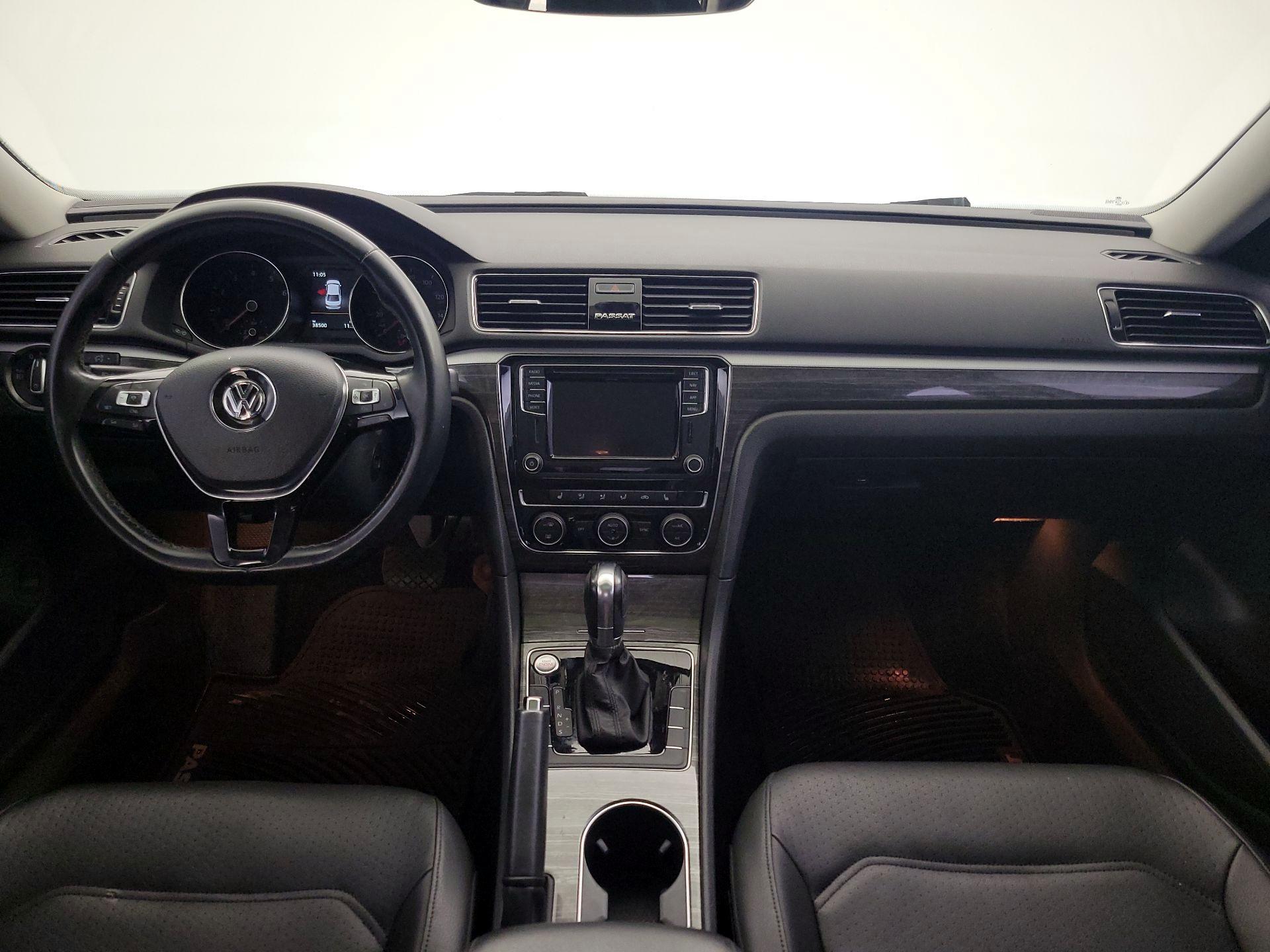 Thumbnail: 2018 Volkswagen Passat - 9