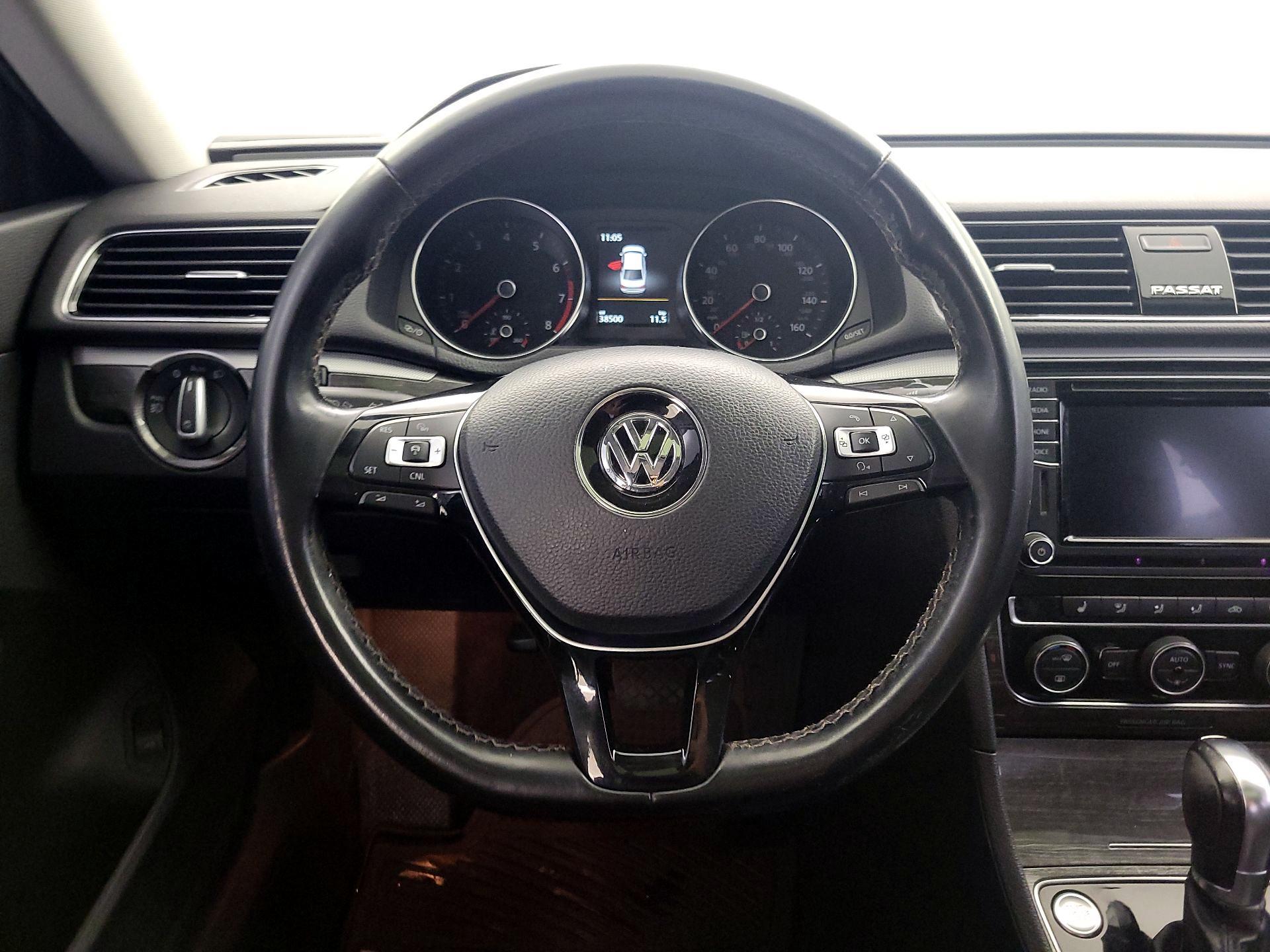 Thumbnail: 2018 Volkswagen Passat - 10