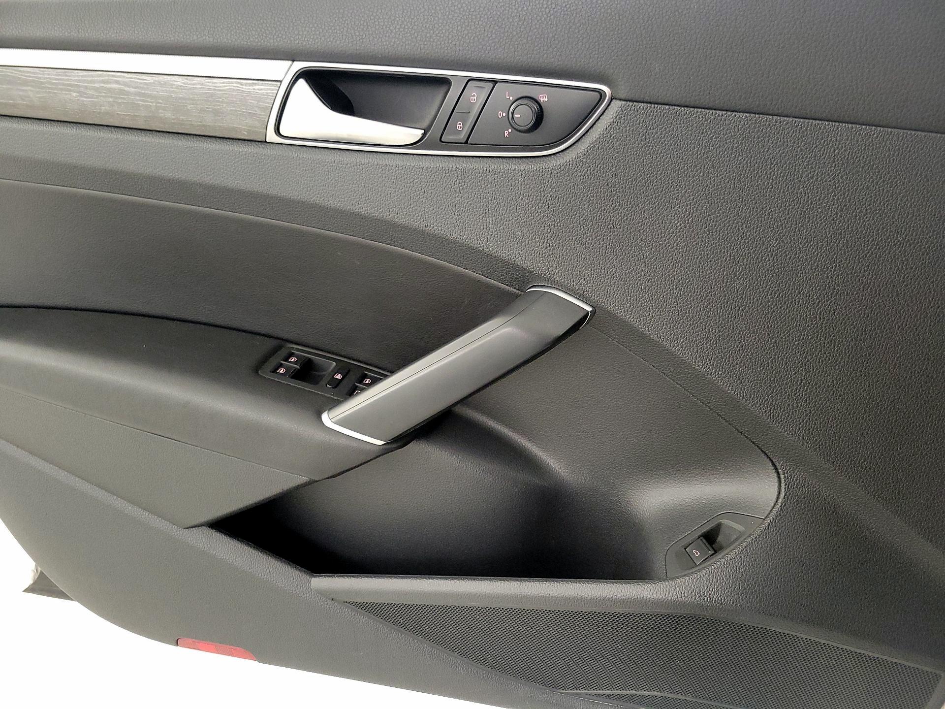 Thumbnail: 2018 Volkswagen Passat - 12