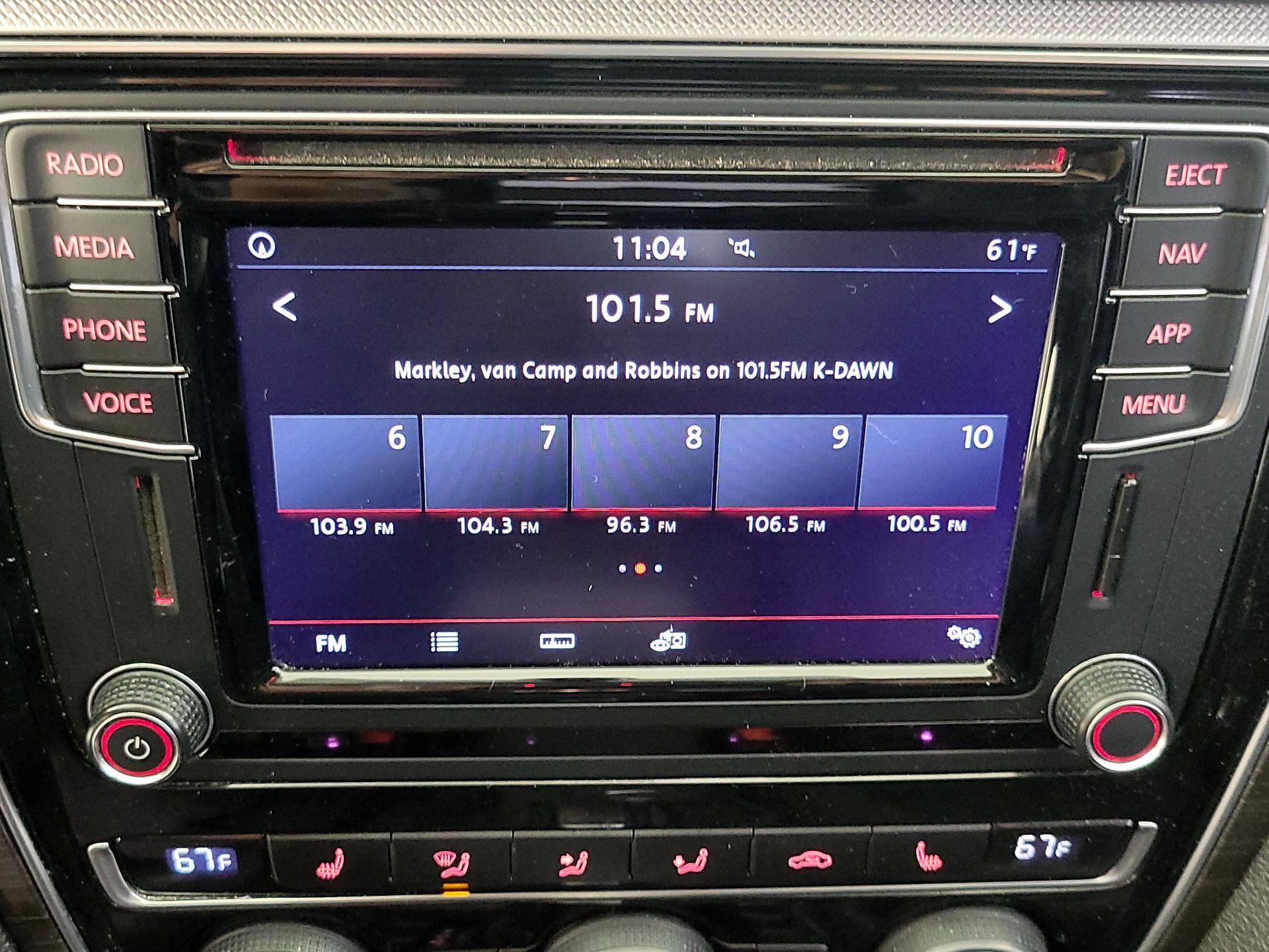 Thumbnail: 2018 Volkswagen Passat - 16