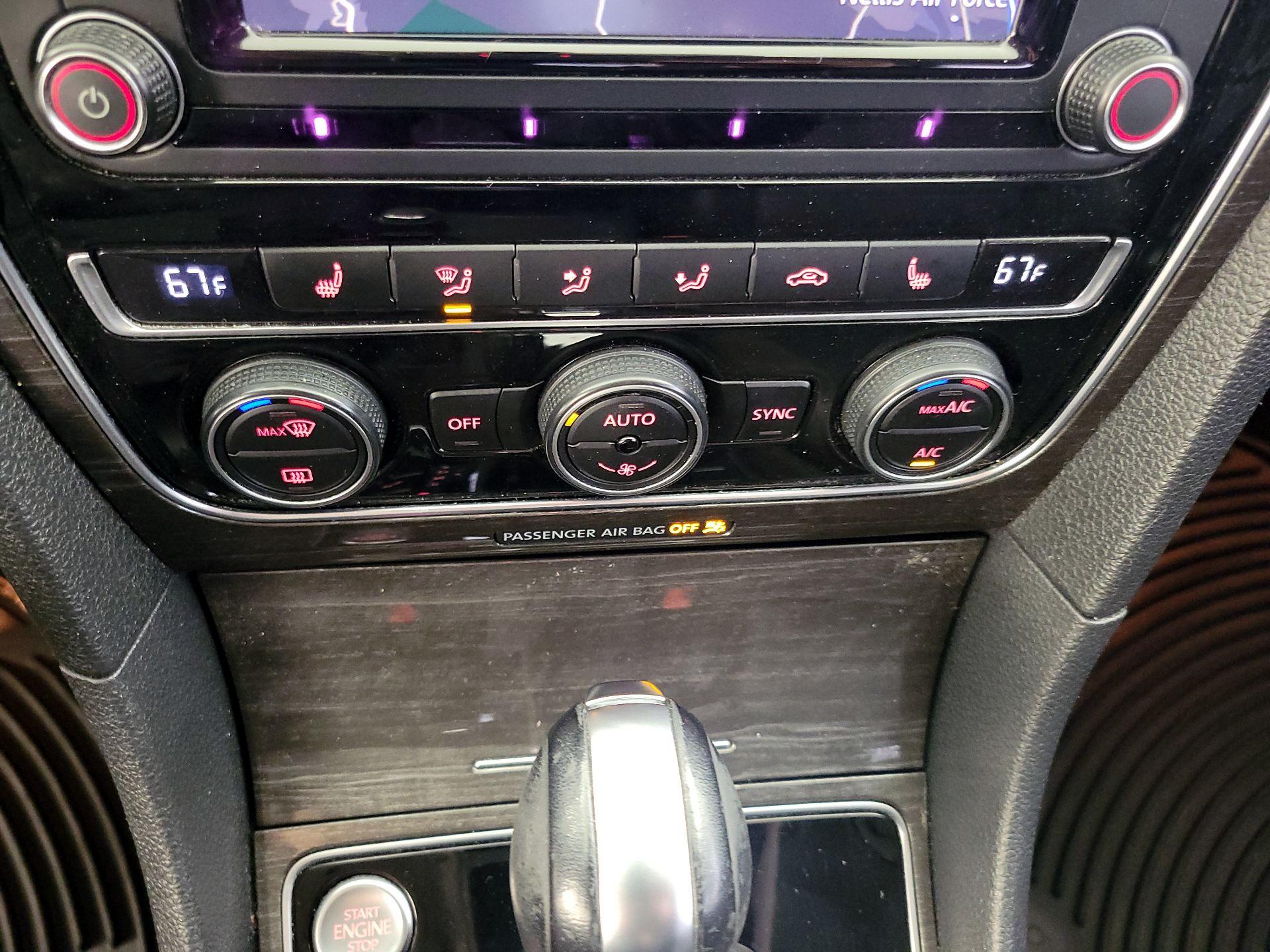 Thumbnail: 2018 Volkswagen Passat - 17