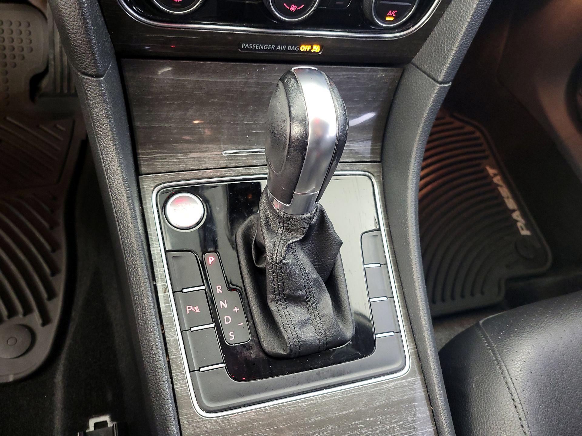 Thumbnail: 2018 Volkswagen Passat - 18